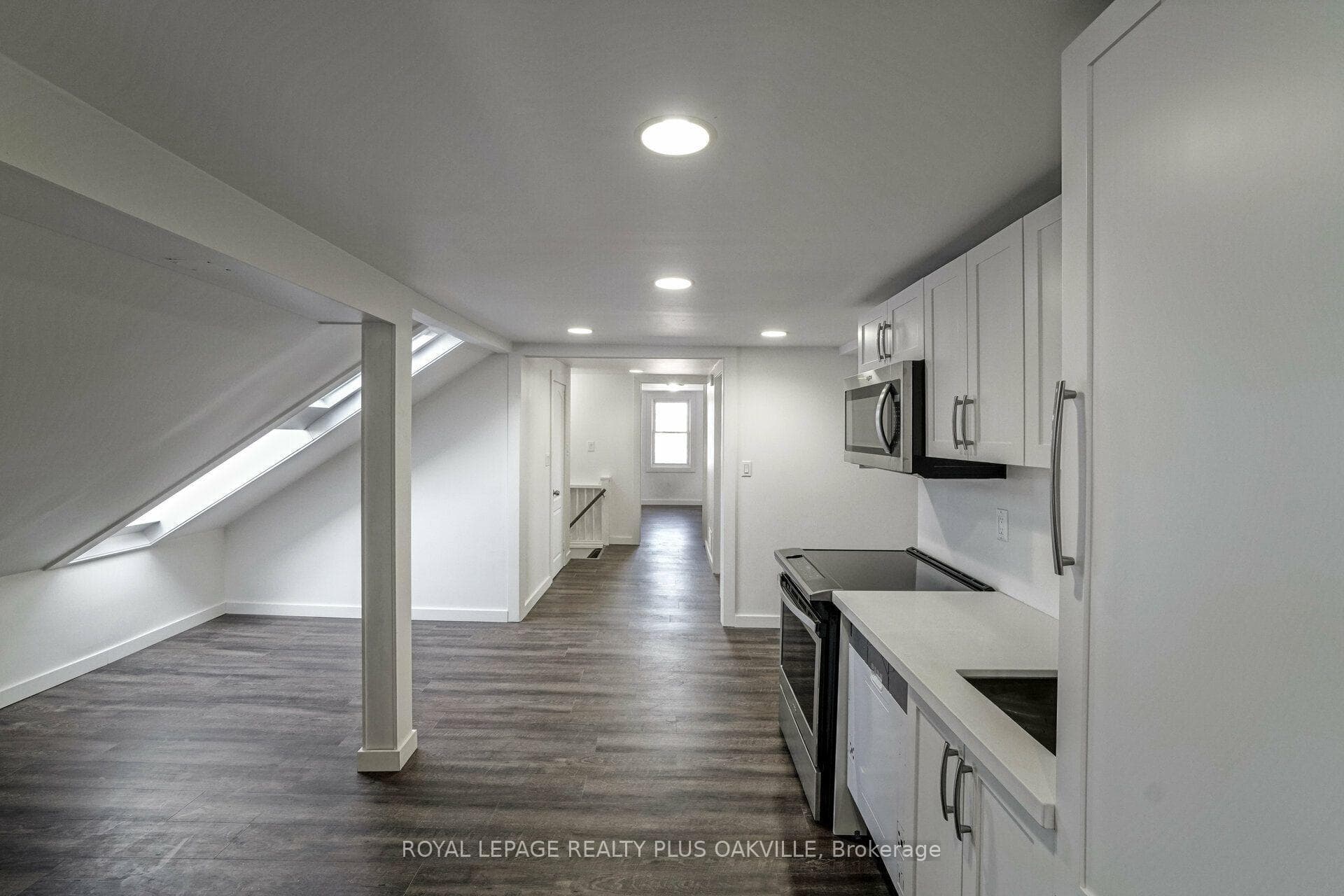 564 Lyons Lane 2, Oakville, ON L6J 2Y1, Oakville — photo 1
