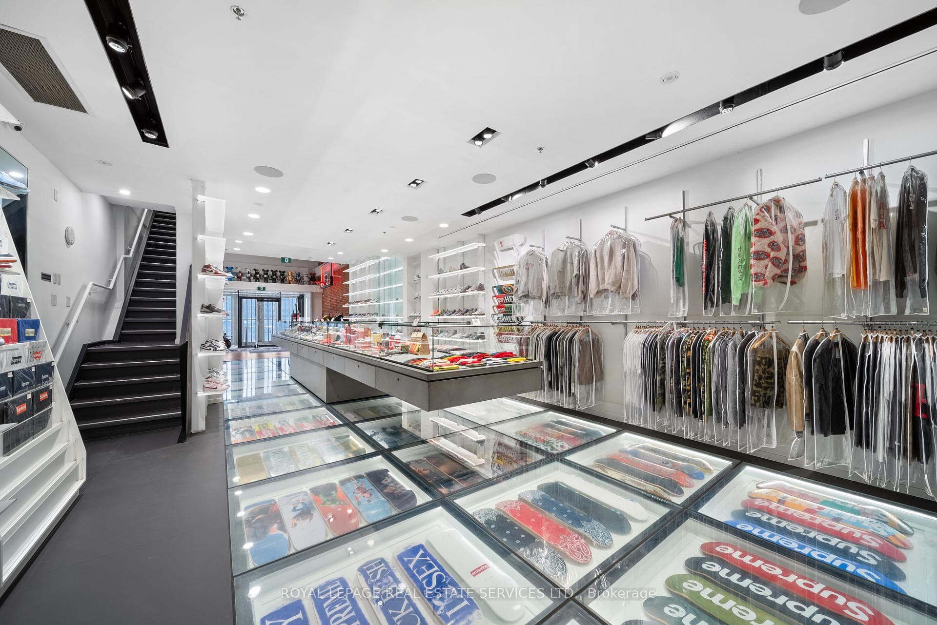 273 Queen Street W, Toronto, ON M5V 1Z9, Toronto C01 — photo 1
