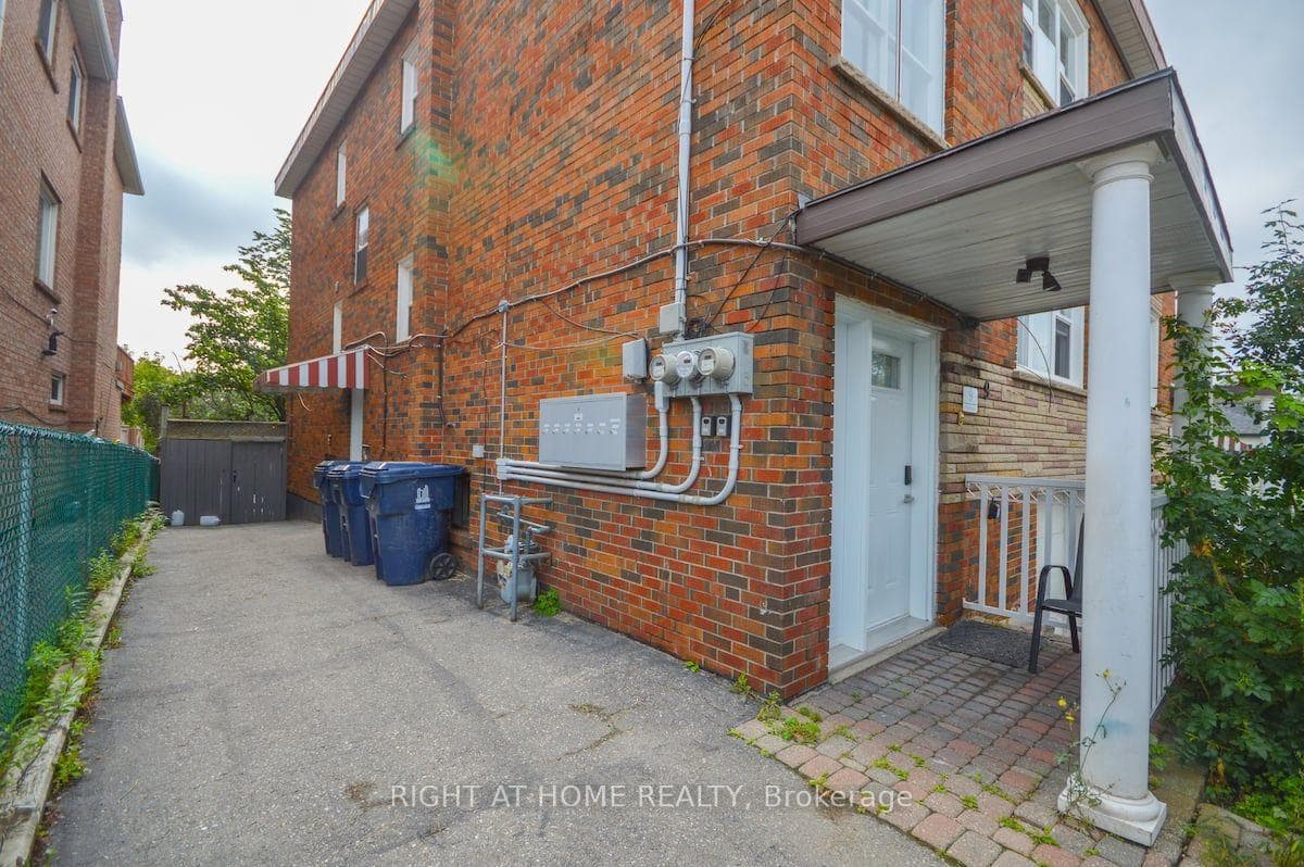 9 Donald Avenue 1, Toronto, ON M6M 1J7, Toronto W03 — photo 1