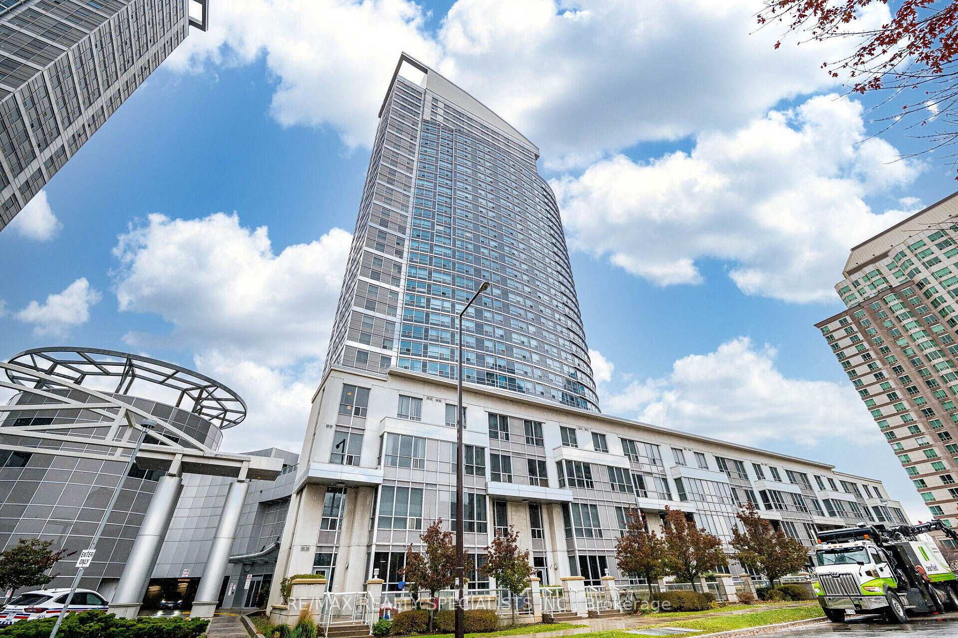 38 Lee Centre Drive 2803, Toronto, ON M1H 3J7, Toronto E09 — photo 1