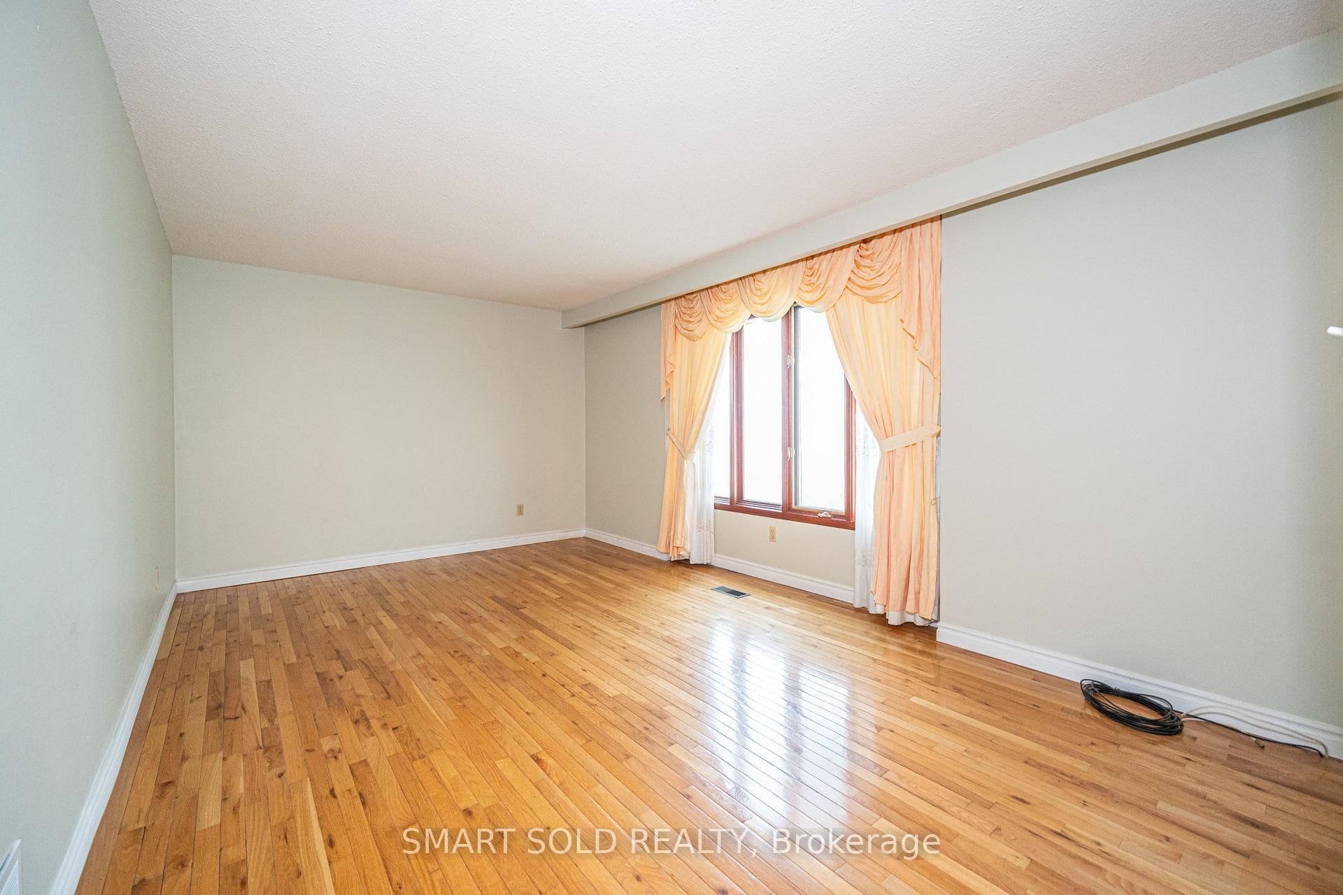 217 Waverly Street N, Oshawa, ON L1J 7C7, Oshawa — photo 1