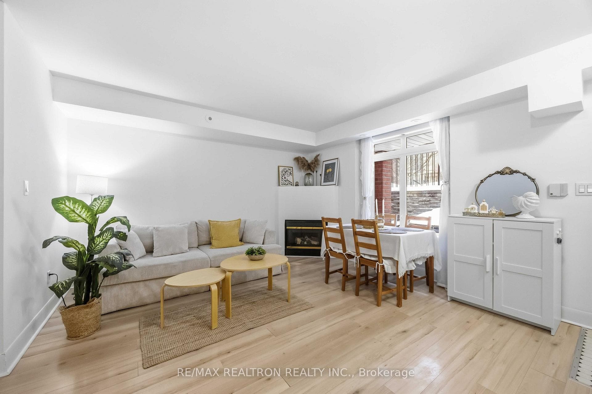 415 Jarvis Street 121, Toronto, ON M4Y 3C1, Toronto C08 — photo 1