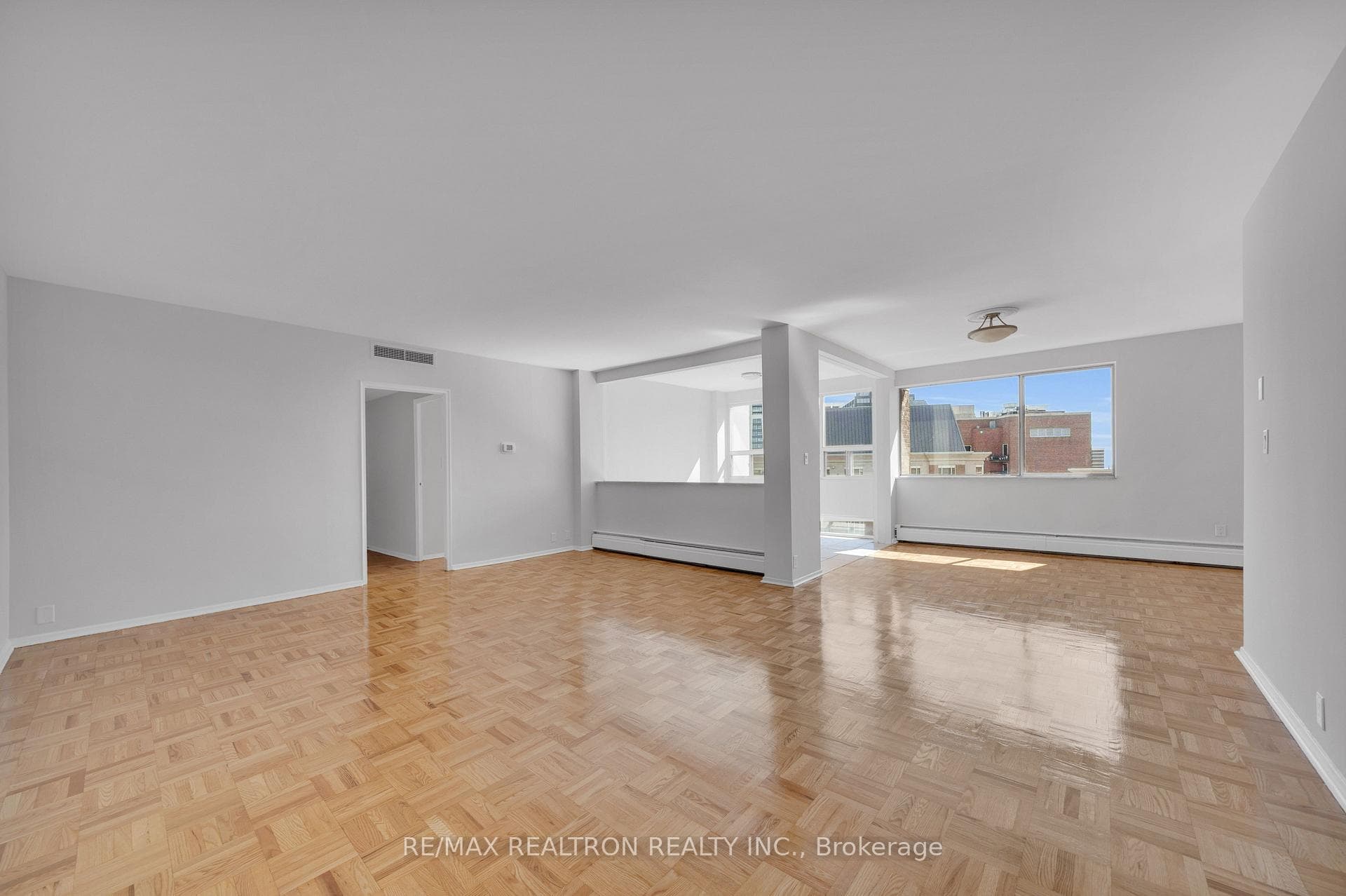 9 Deer Park Crescent 706, Toronto, ON M4V 2C4