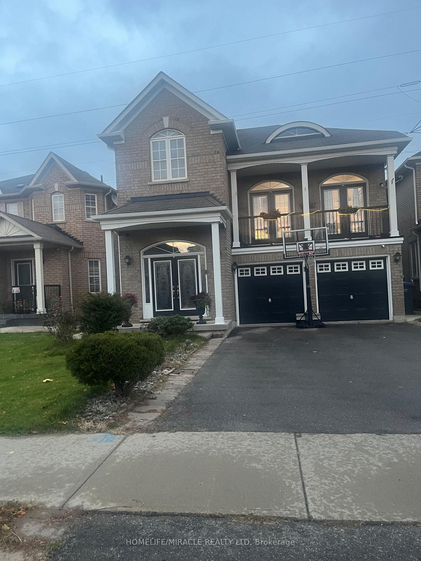 23 Roundstone Drive, Brampton, ON L6X 0K7, Brampton — photo 1