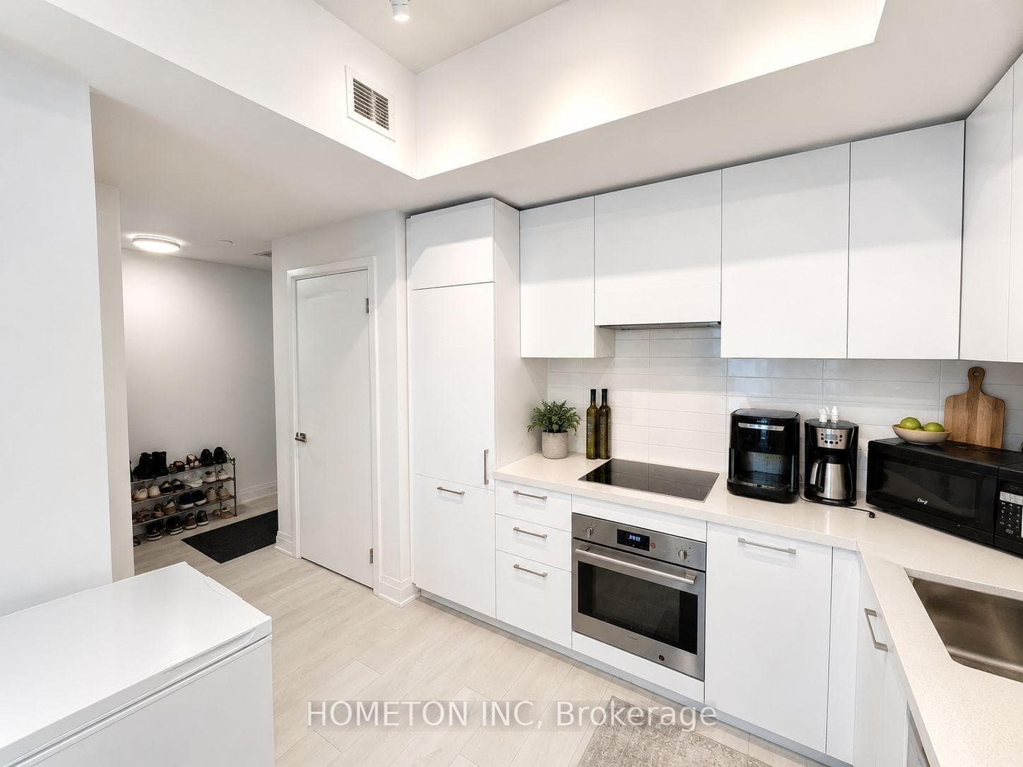 33 Frederick Todd Way 817, Toronto, ON M4G 0C9, Toronto C11 — photo 1