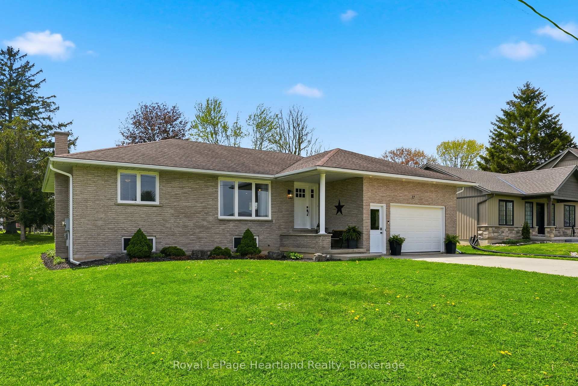 17 Brown Street N, Minto, ON N0G 1M0, Minto — photo 1