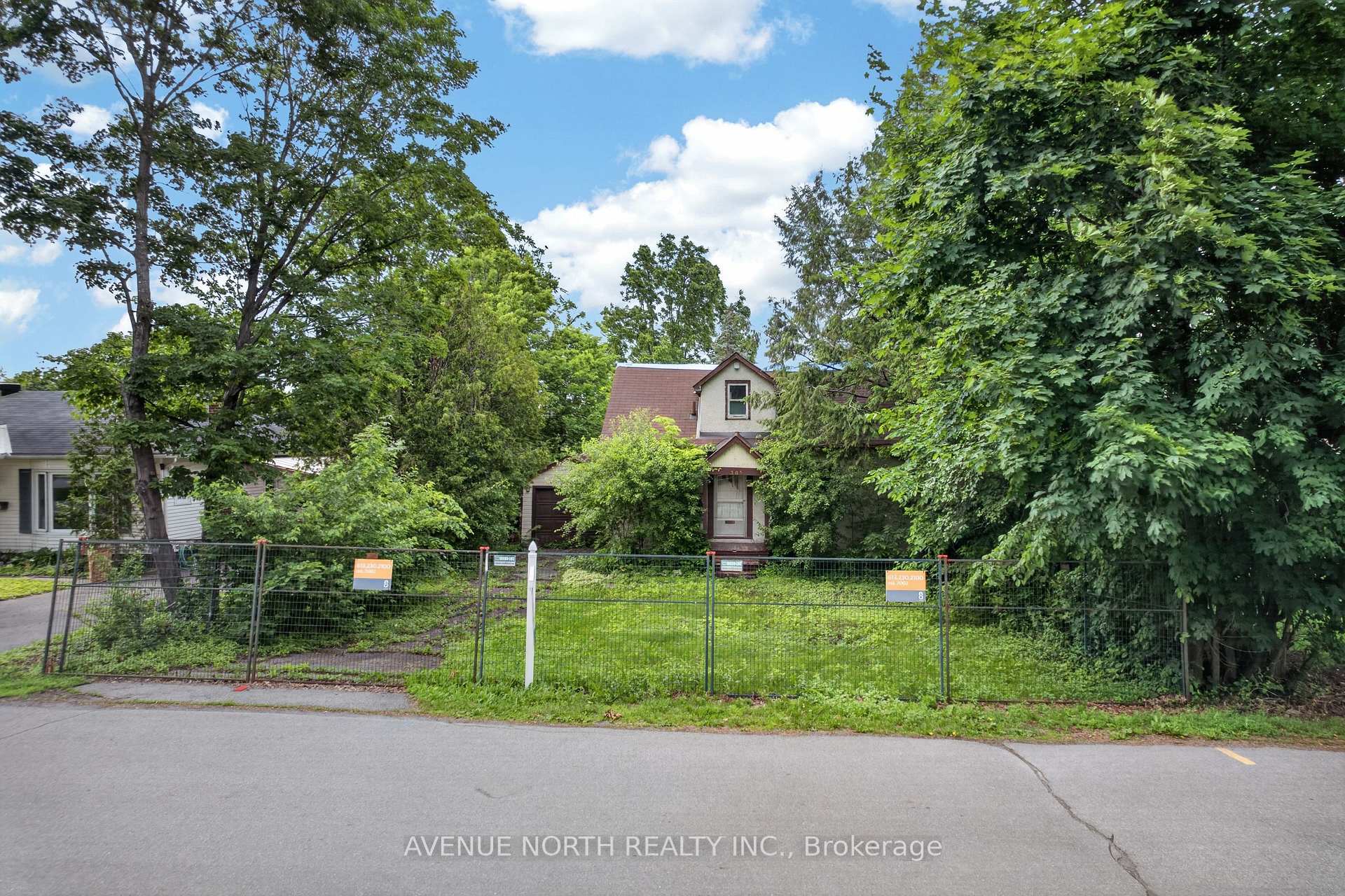 305 Mountbatten Avenue, Alta Vista and Area, ON K1H 5W2, Alta Vista and Area — photo 1