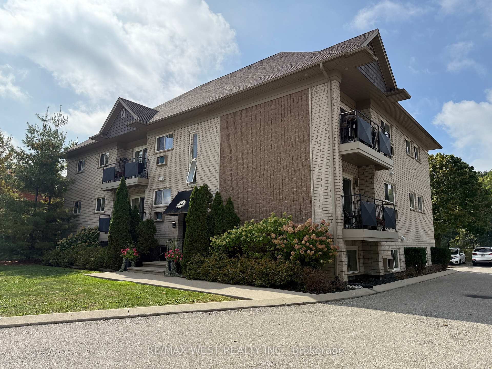 36 Willow Street, Brant, ON N3L 2K6, Brant — photo 1