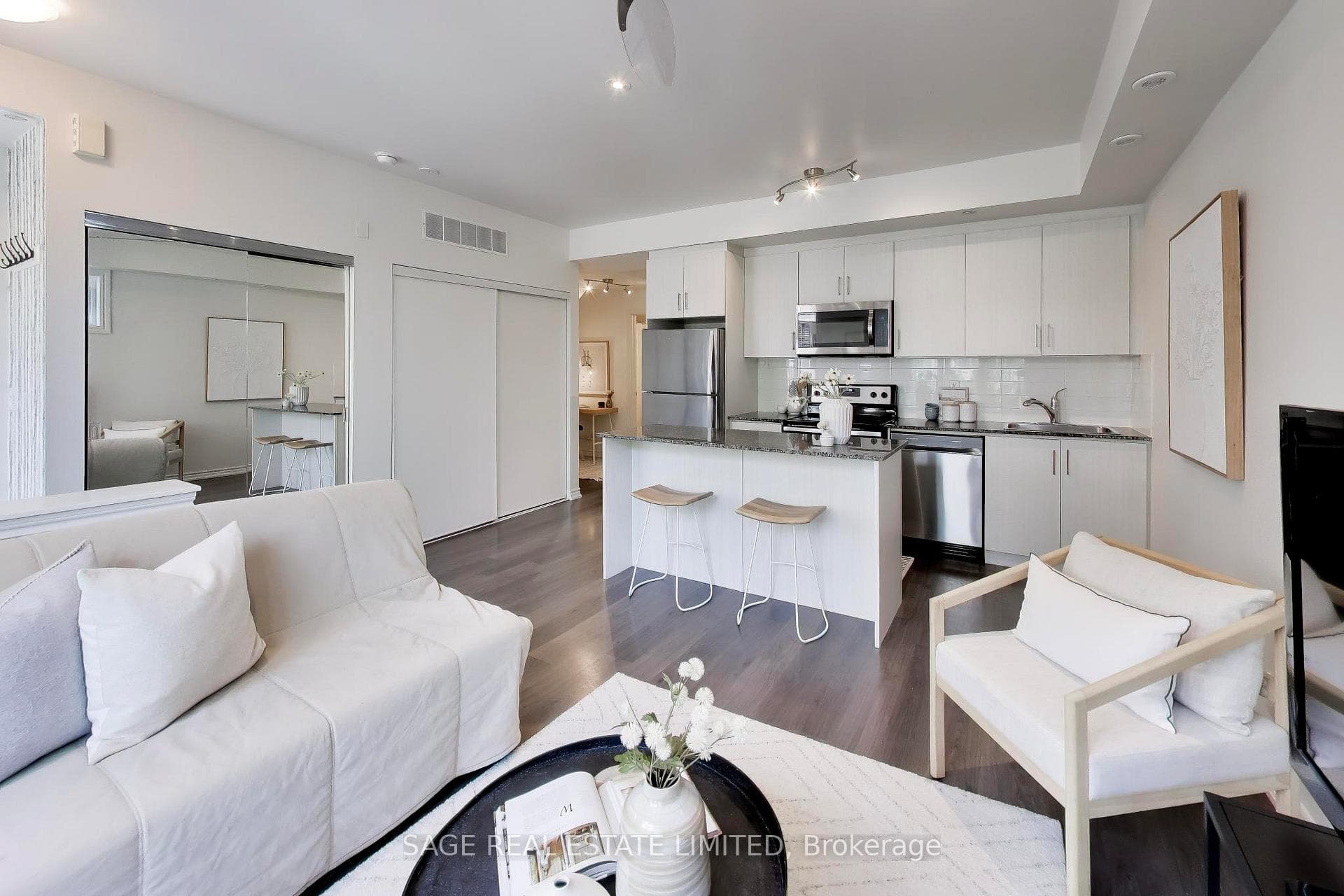 130 Long Branch Avenue 2, Toronto, ON M8W 0B2, Toronto W06 — photo 1