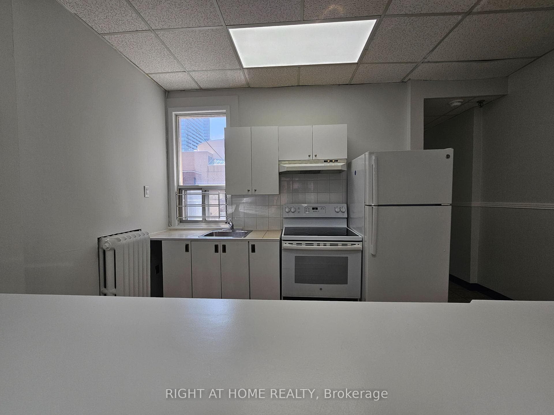 516 Yonge Street 2, Toronto, ON M4Y 1X9, Toronto C08 — photo 1