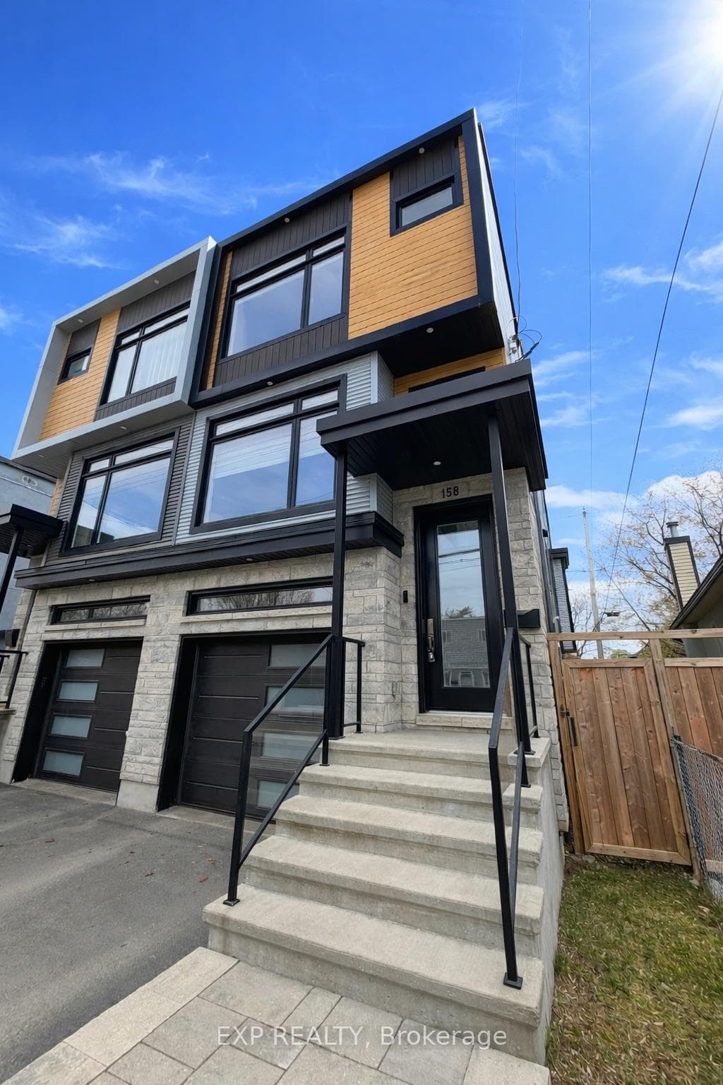 158 Marier Avenue, Vanier and Kingsview Park, ON K1L 5S1