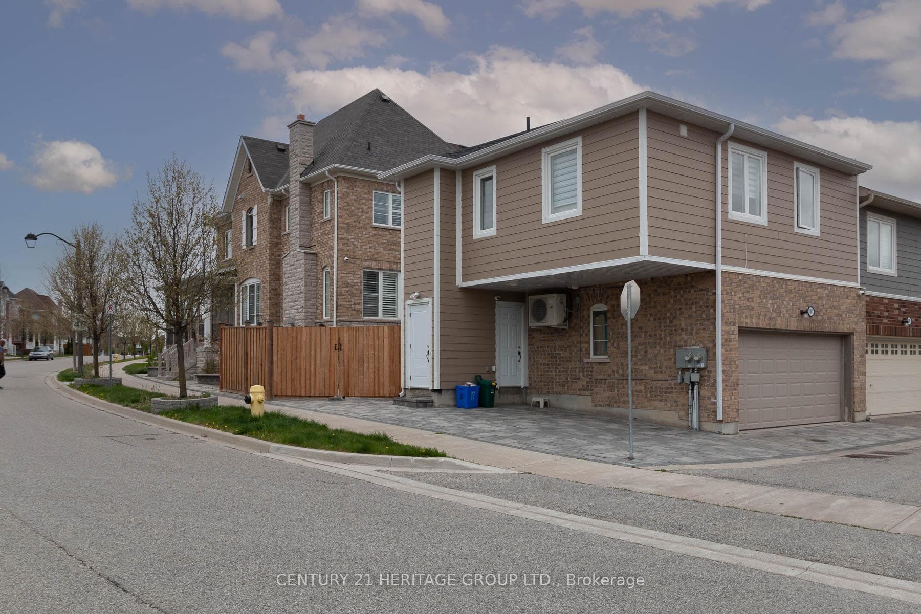 107 Lawrence Pilkington Avenue, Markham, ON L5B 0Y6, Markham — photo 1
