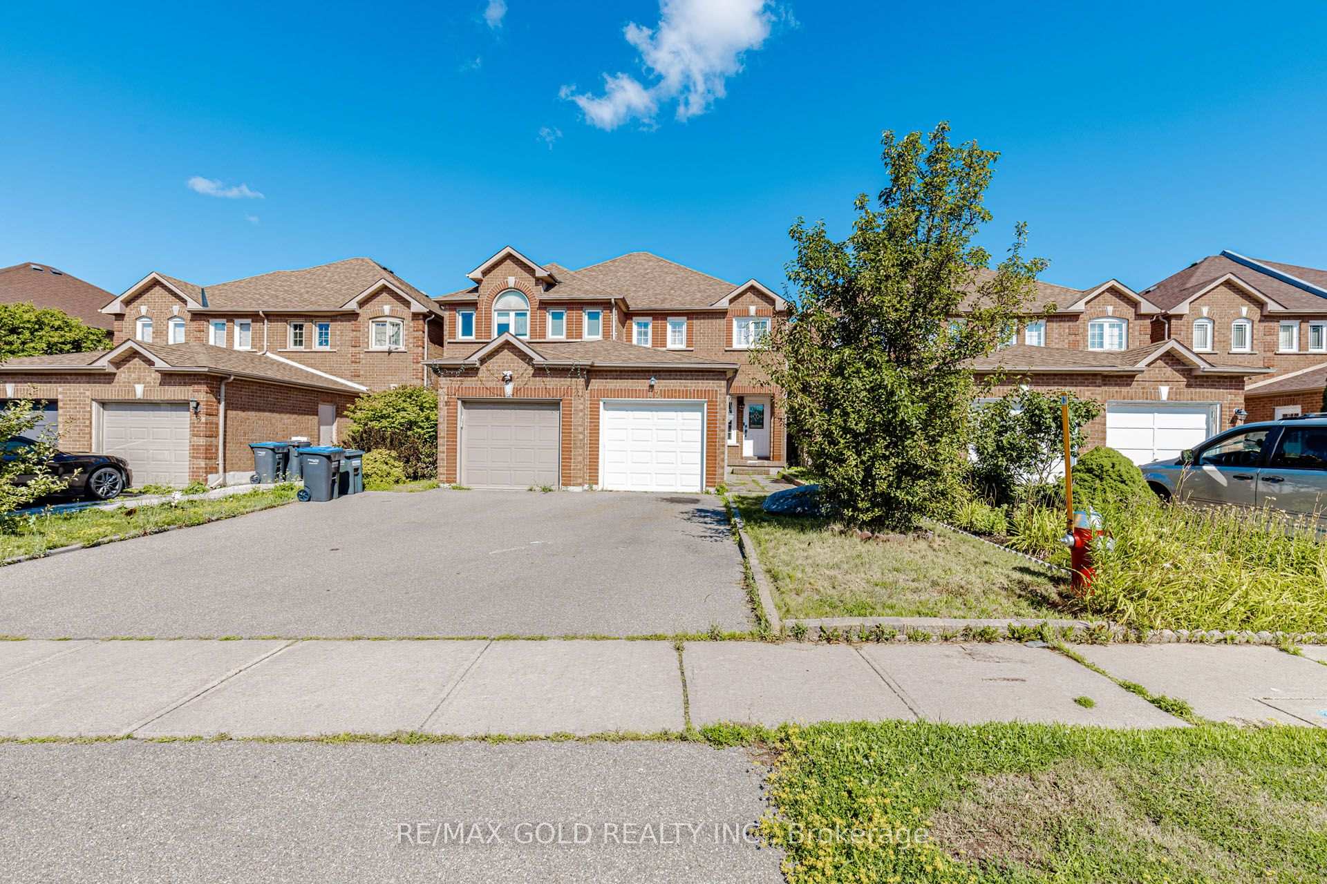 12 Mccleave Crescent, Brampton, ON L6Y 4Z6, Brampton — photo 1