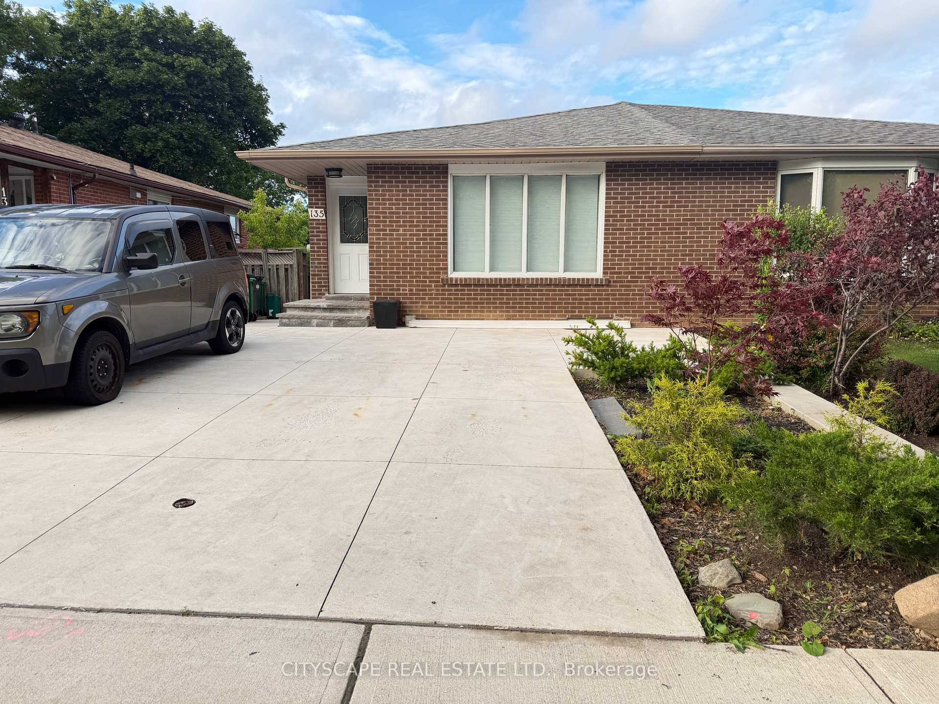 135 Bonham Boulevard Upper, Mississauga, ON L5M 1C8, Mississauga — photo 1