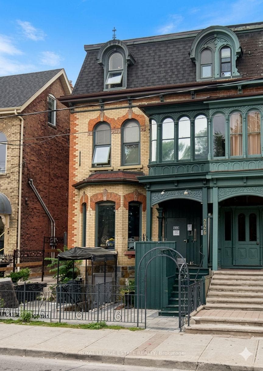 226 Carlton Street Main, Toronto, ON M5A 2L1, Toronto C08 — photo 1
