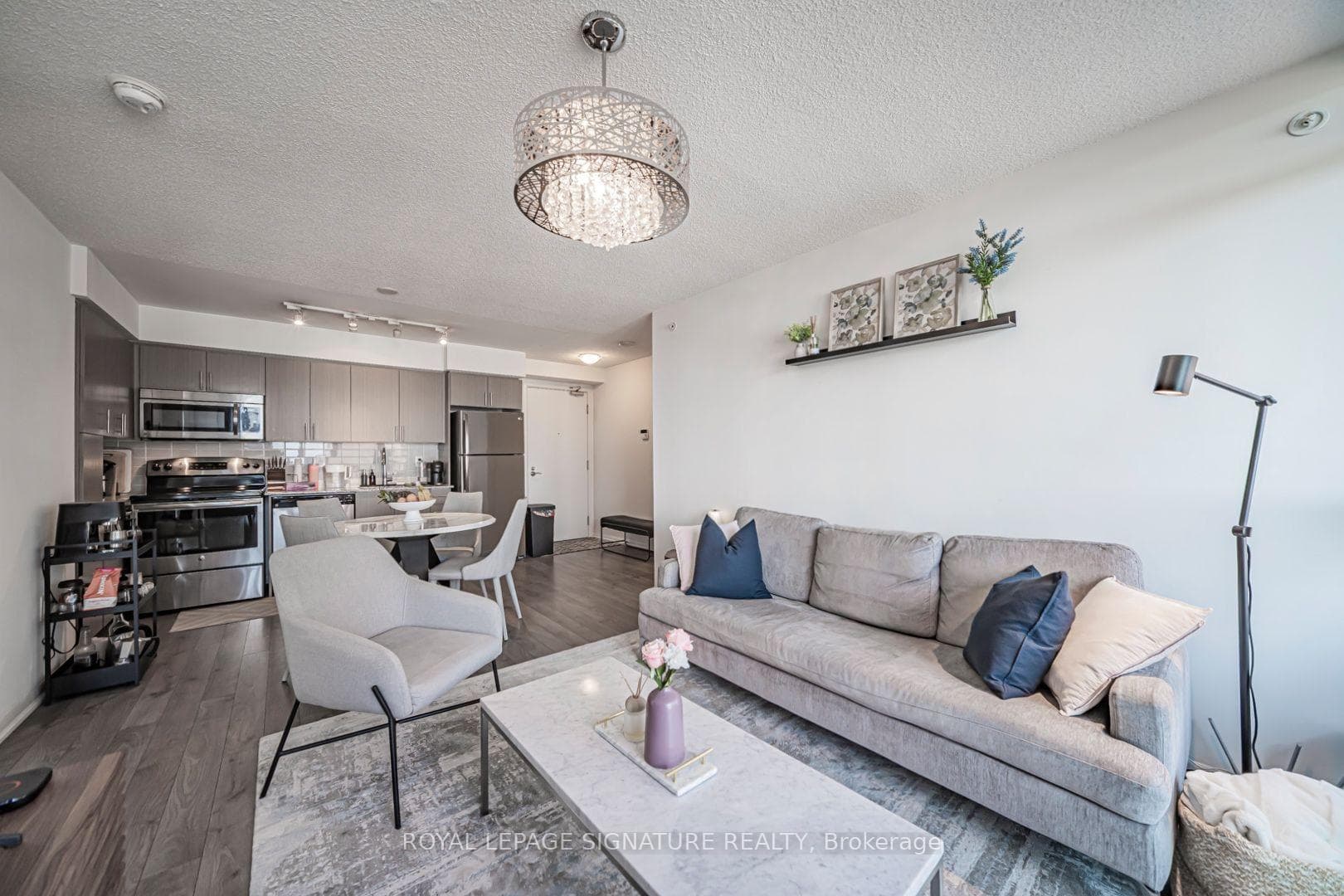 830 Lawrence Avenue W 1017, Toronto, ON M6A 0B6, Toronto W04 — photo 1