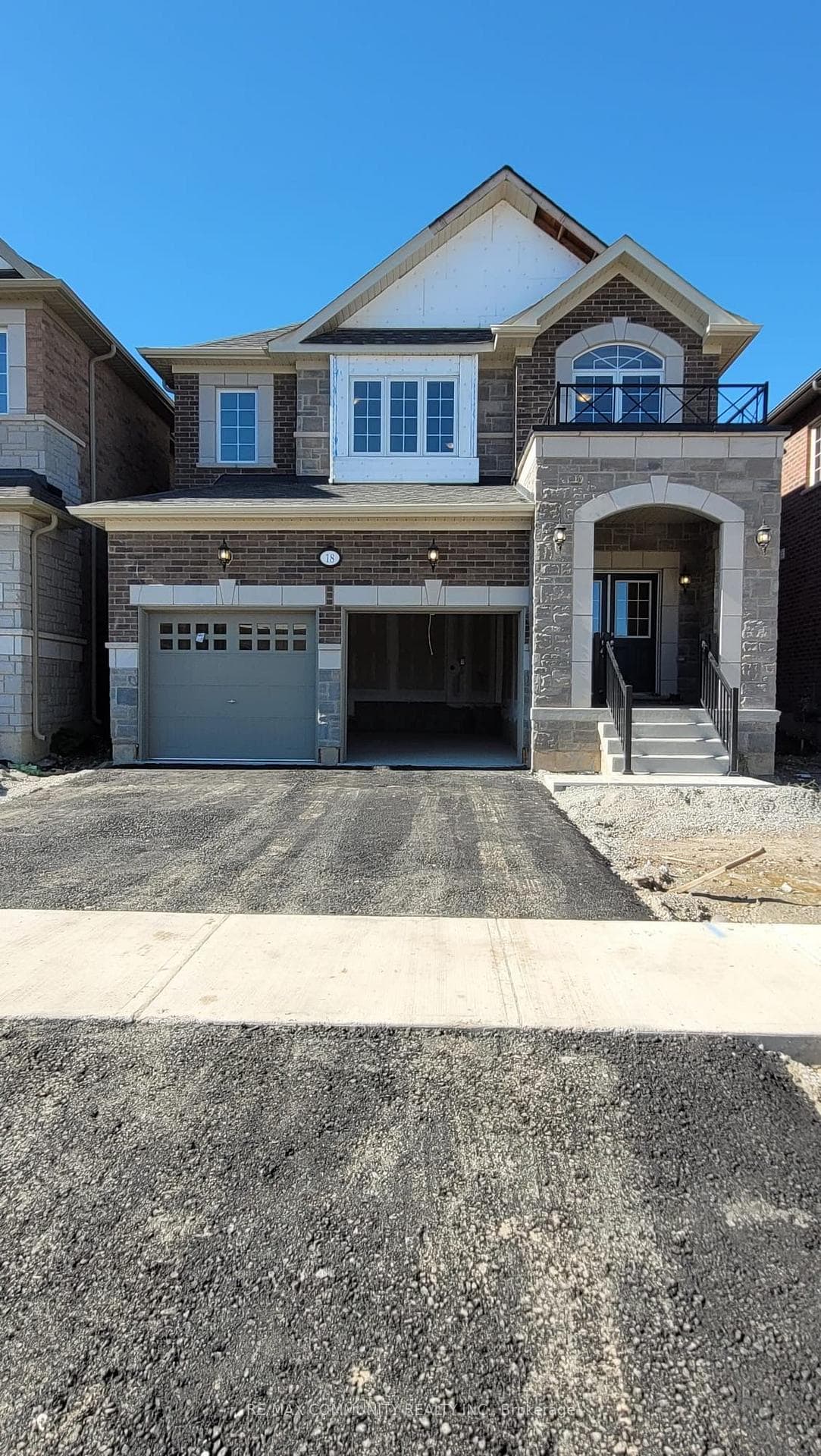 18 Walworth Street, Halton Hills, ON L7G 0N5, Halton Hills — photo 1