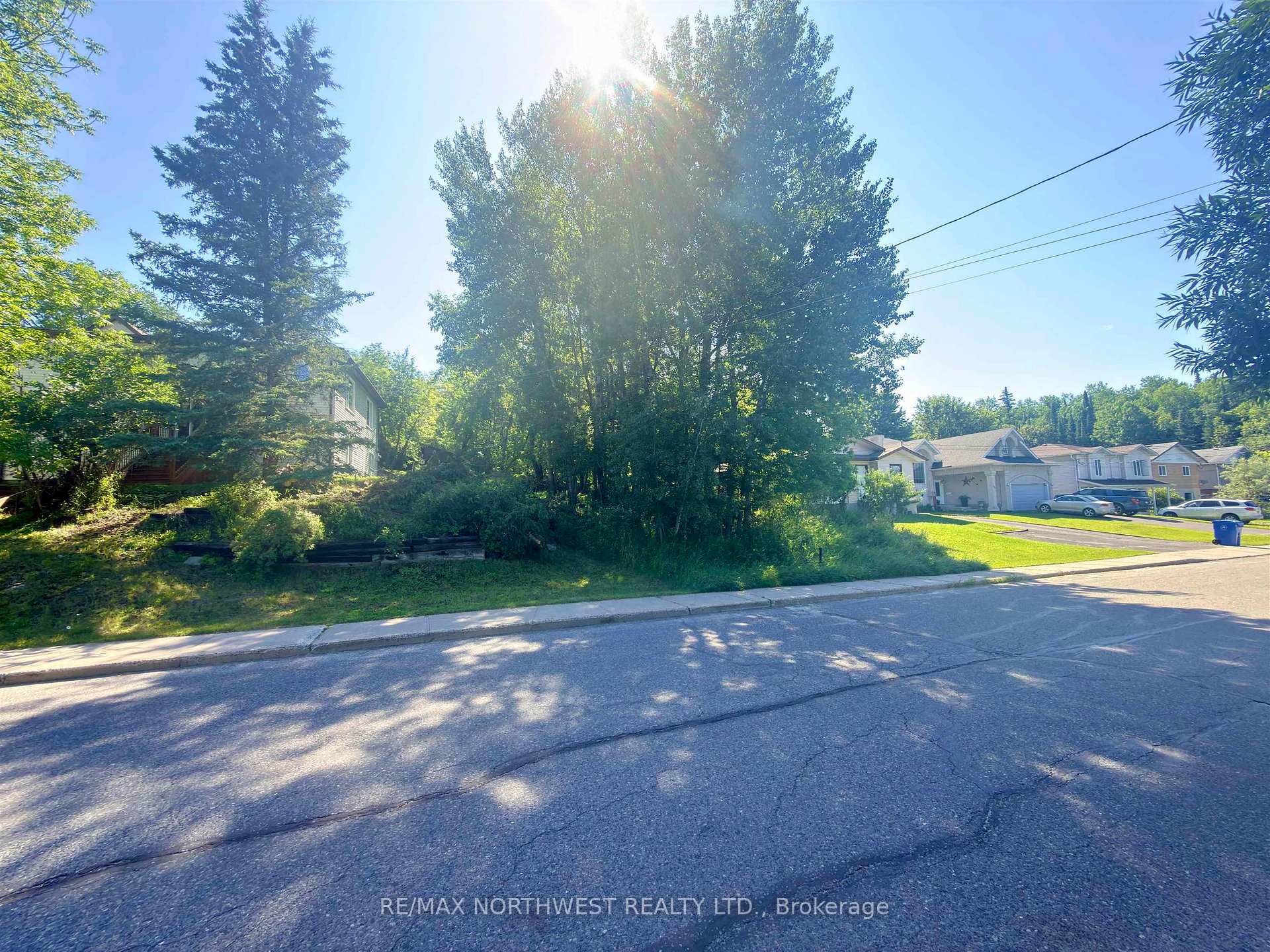 881 4th Avenue S, Kenora, ON P9N 1Z9, Kenora — photo 1