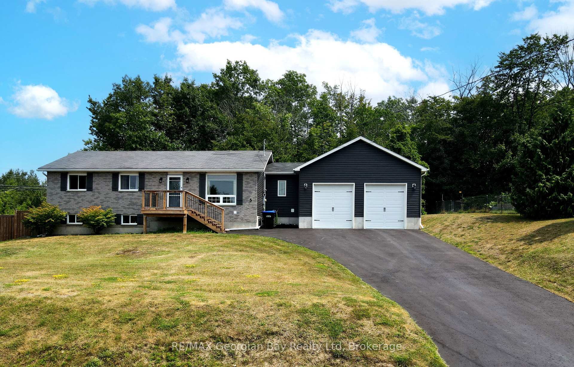 5 Easton Avenue, Tay, ON L0K 1R0, Tay — photo 1