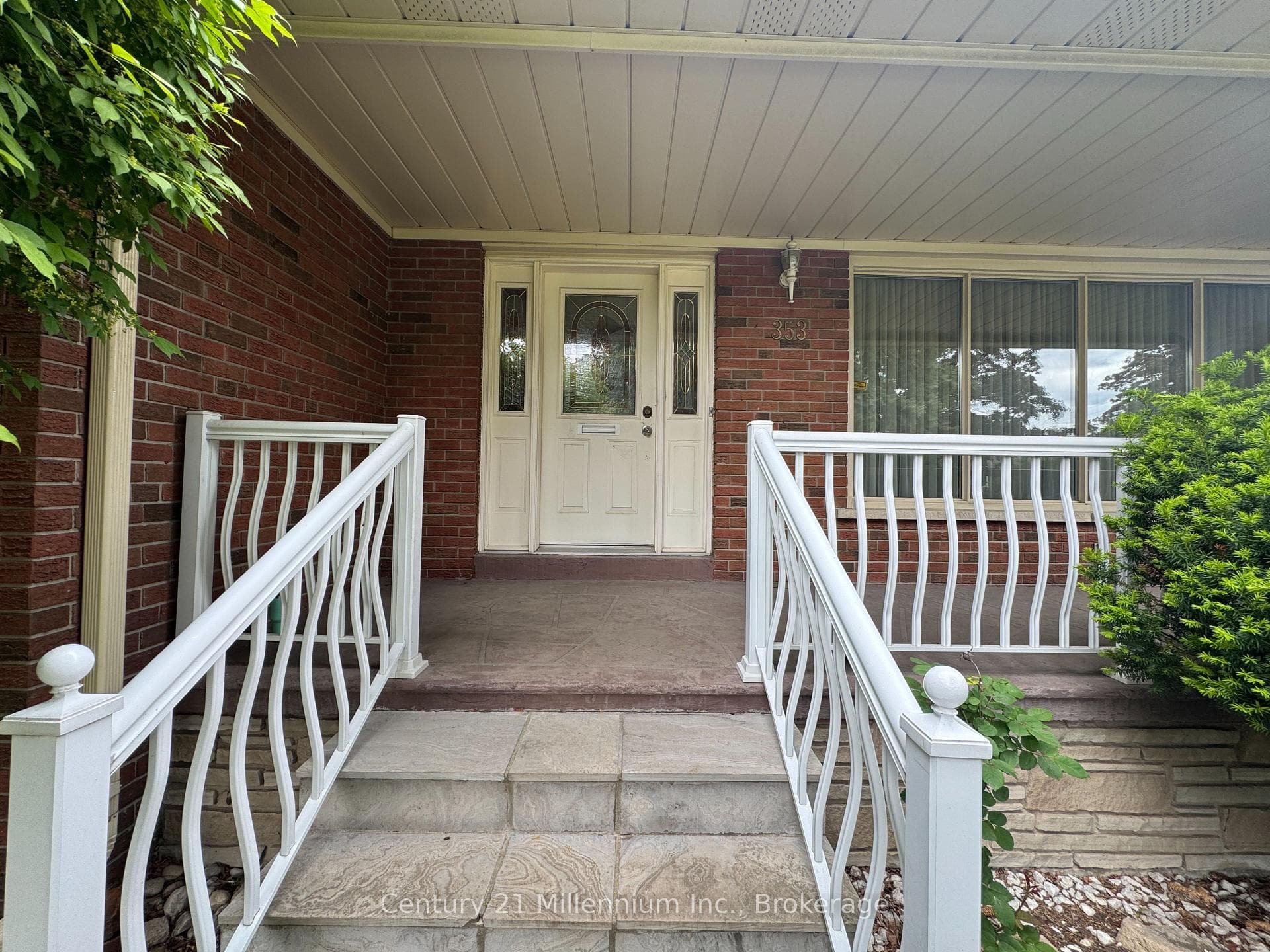 353 Chantenay Drive, Mississauga, ON L5A 1E9