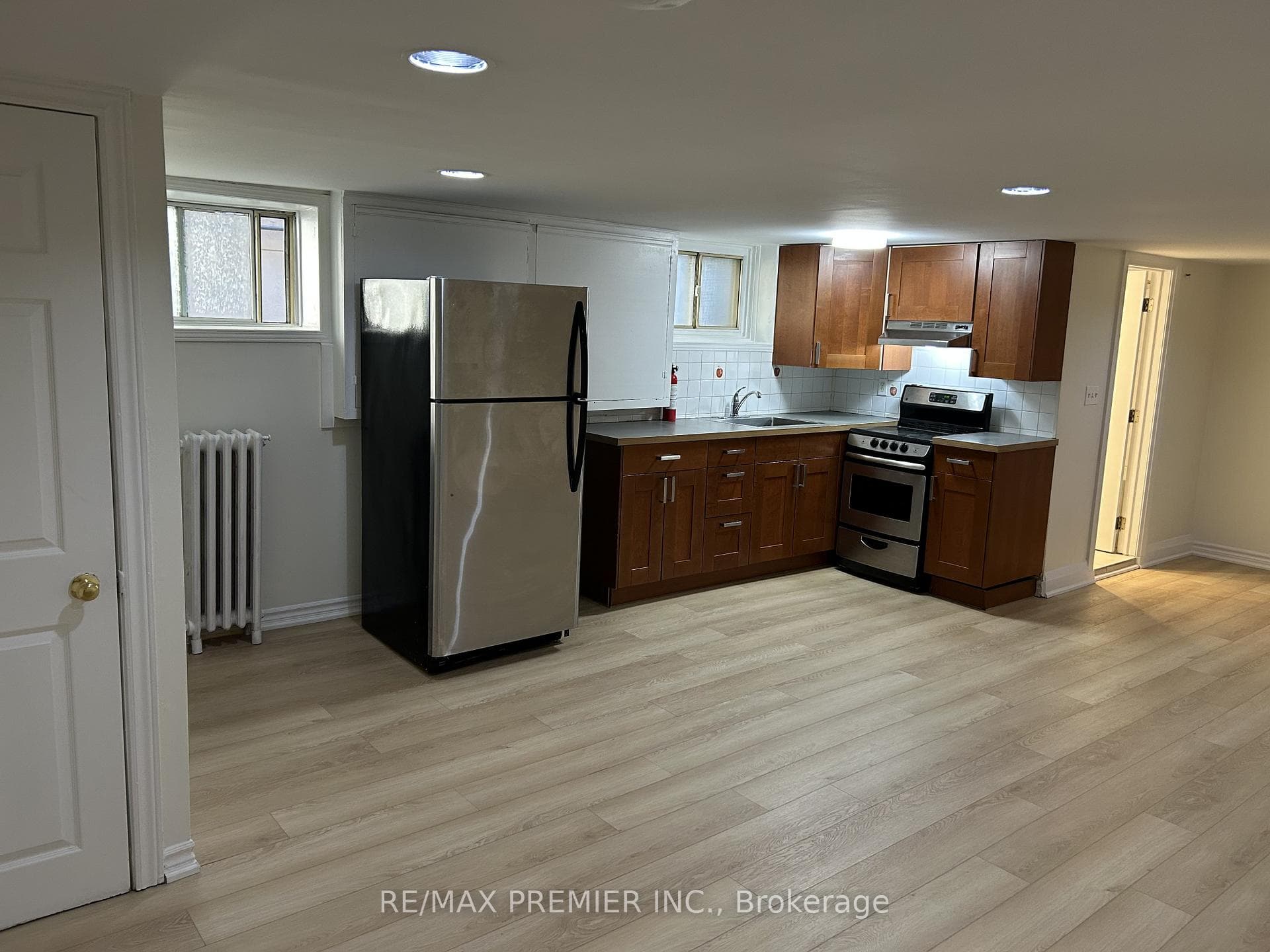 1342 Pape Avenue G, Toronto, ON M4K 3X2, Toronto E03 — photo 1