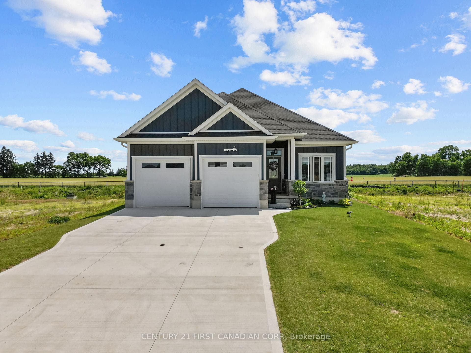 4 Postma Crescent, North Middlesex, ON N0M 1A0, North Middlesex — photo 1