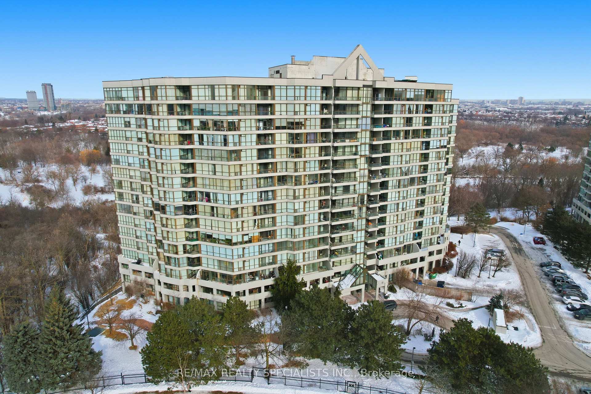 1 Rowntree Road 1707, Toronto, ON M9V 5G7, Toronto W10 — photo 1