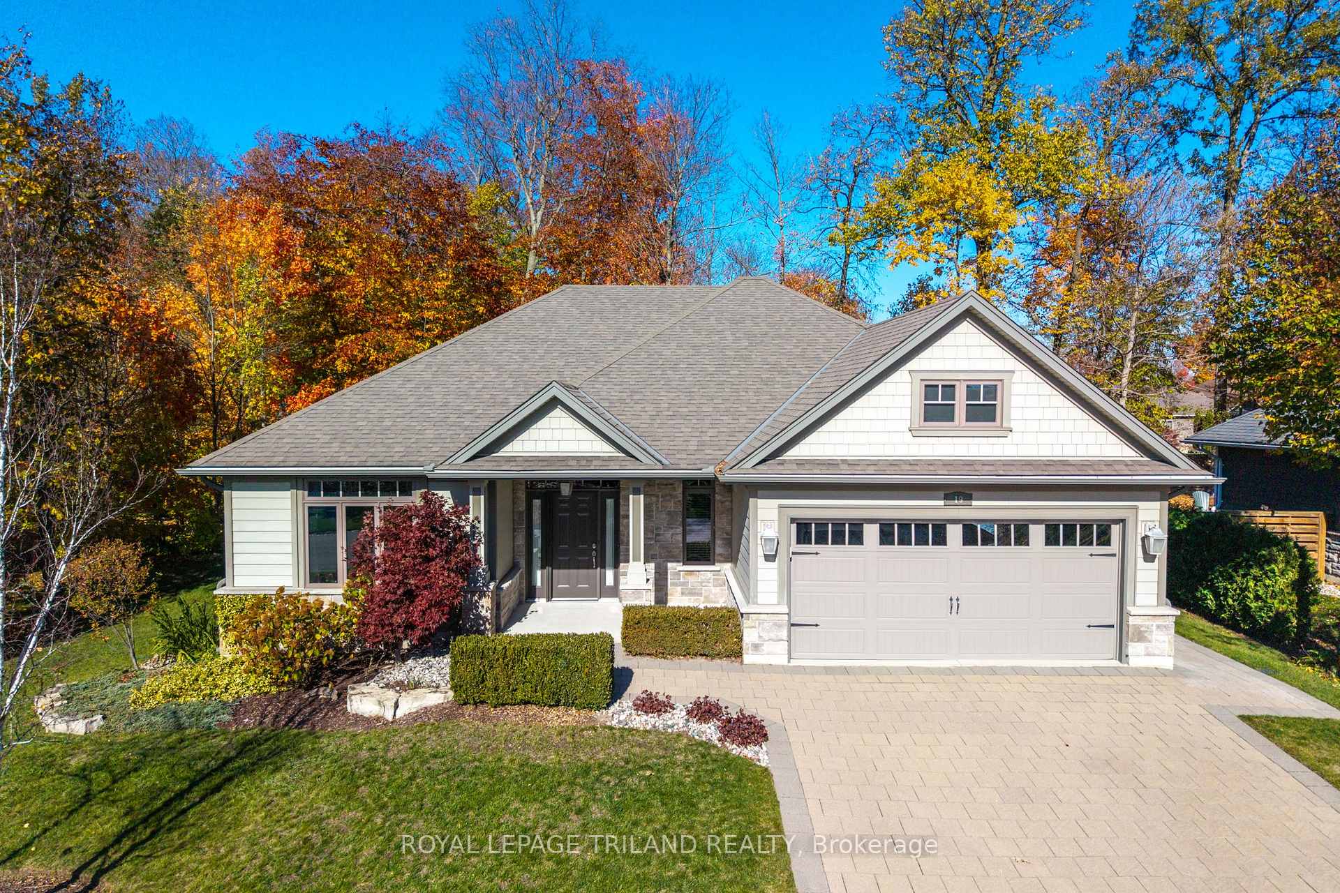 19 Erin Place, Lambton Shores, ON N0M 1T0, Lambton Shores — photo 1