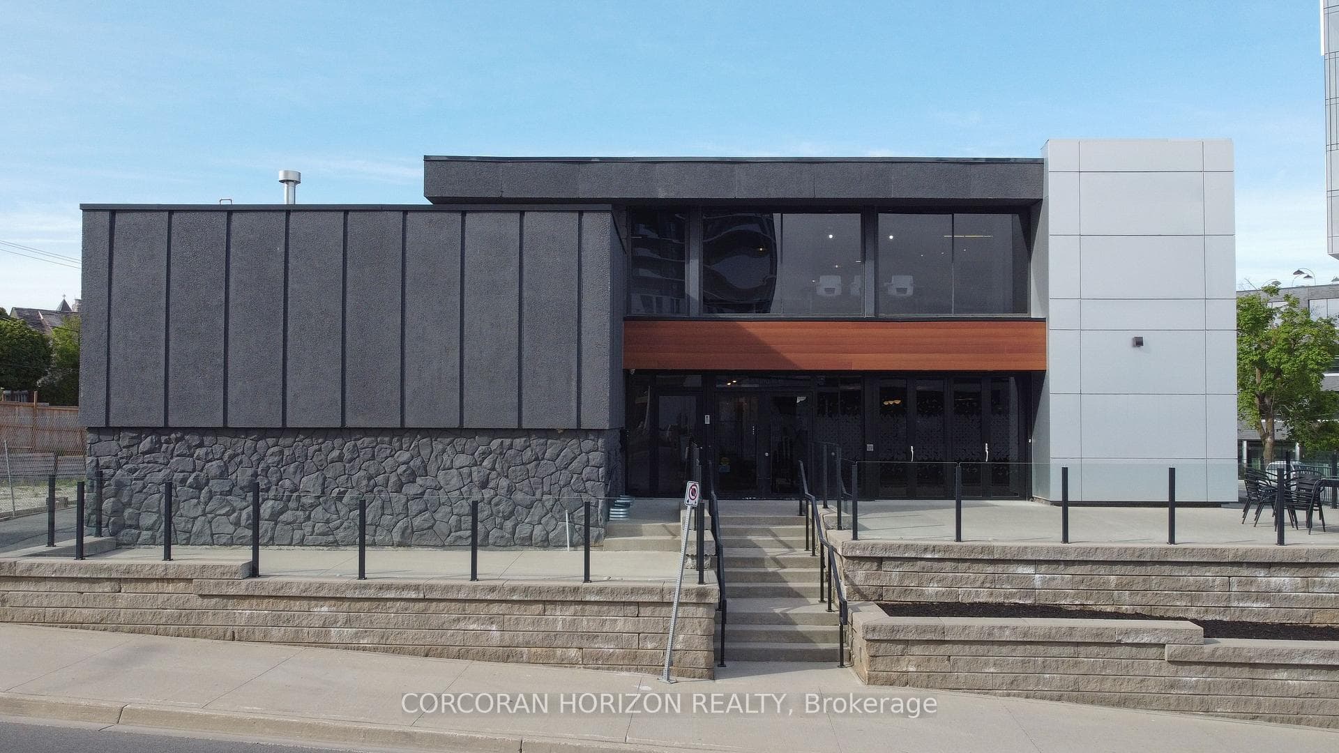 618 King Street W, Kitchener, ON N2G 1C8, Kitchener — photo 1