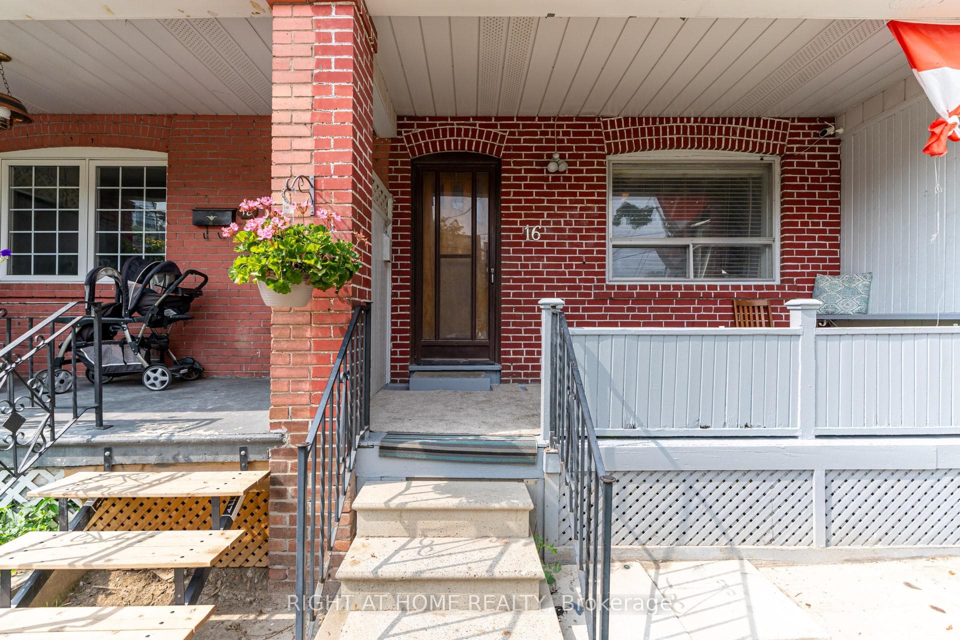 16 Pryor Avenue, Toronto, ON M6N 1M4, Toronto W03 — photo 1