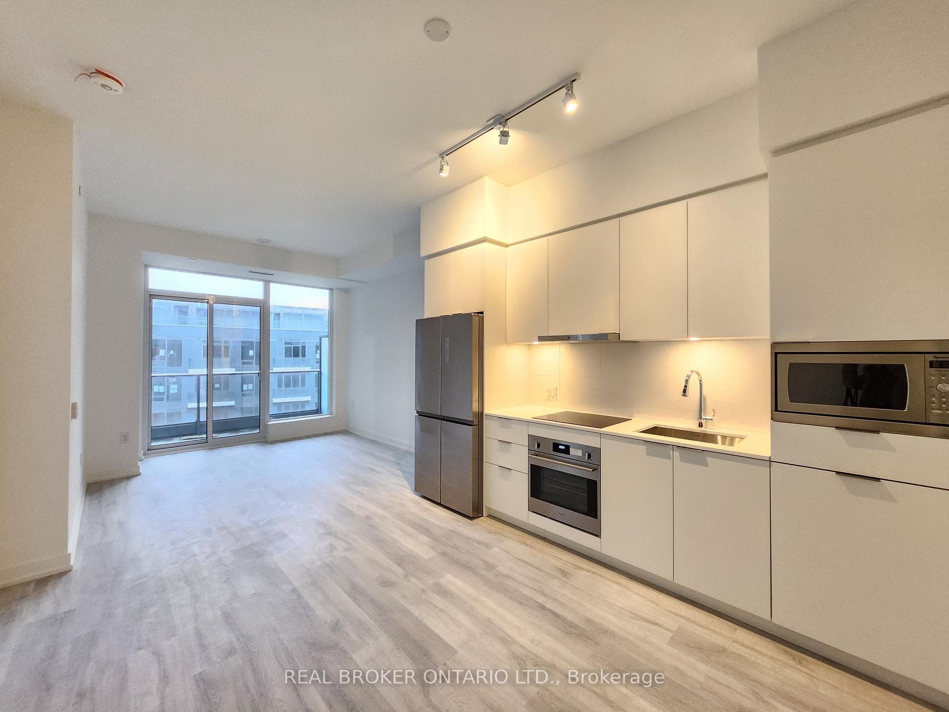 7 Golden Lion Heights N625, Toronto, ON M2M 4E7, Toronto C14 — photo 1