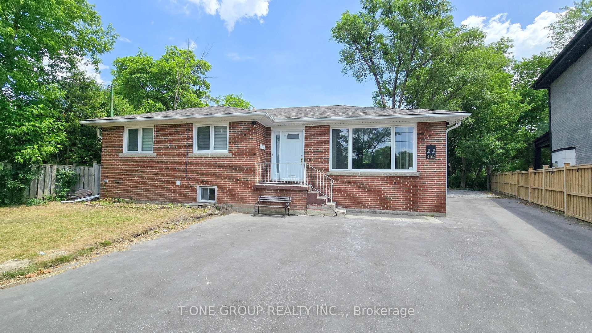 452 LYNETT Crescent MAIN, Richmond Hill, ON L4C 2V7, Richmond Hill — photo 1