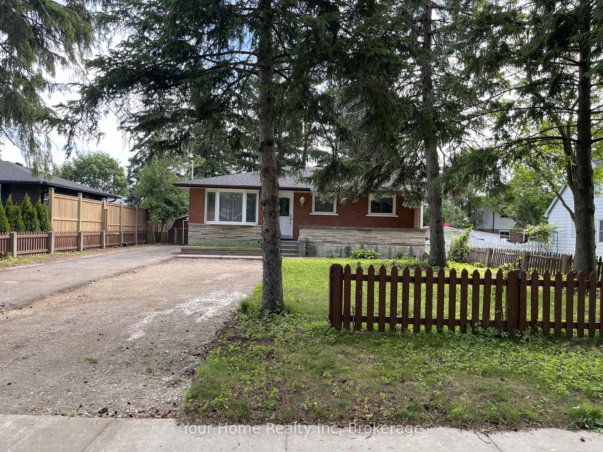 37 Rutherford Drive E Main Floor, Kitchener, ON N2A 1P8, Kitchener — photo 1