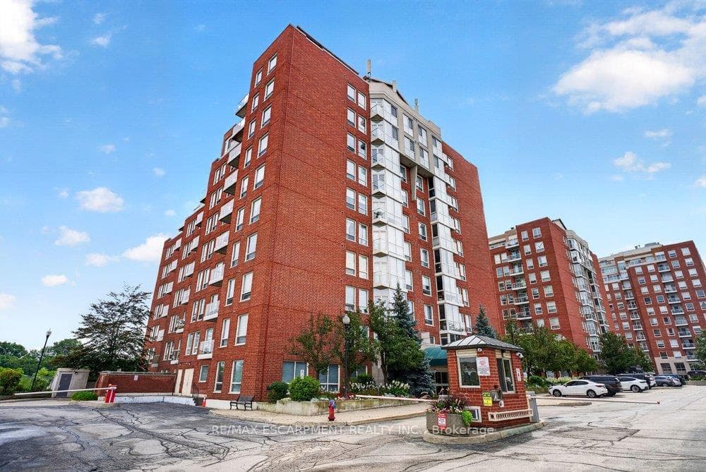 60 OLD MILL Road 702, Oakville, ON L6J 7V9, Oakville — photo 1