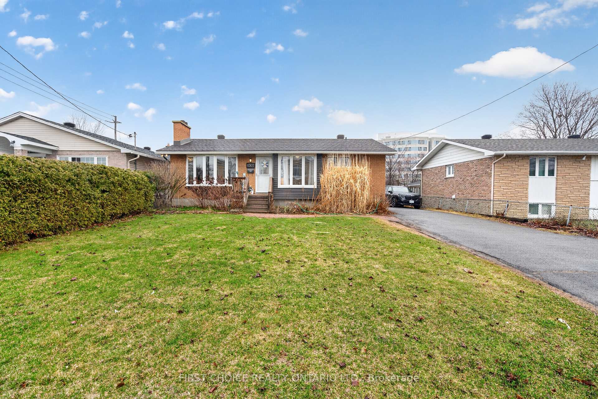 1307 Aurele Street, Cyrville - Carson Grove - Pineview, ON K1B 3L4, Cyrville - Carson Grove - Pineview — photo 1