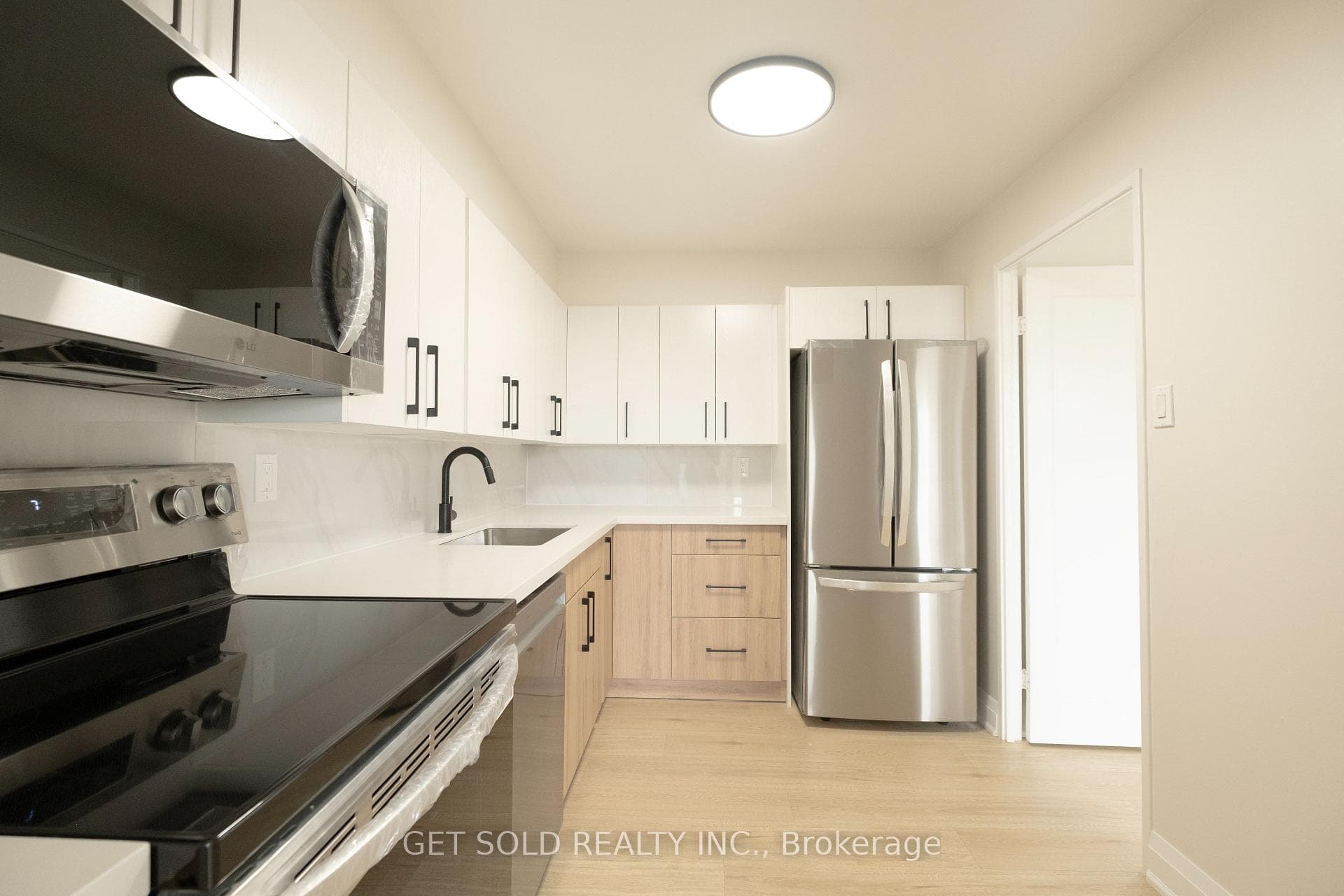 120 Dundalk Drive 405, Toronto, ON M1P 4V9, Toronto E04 — photo 1