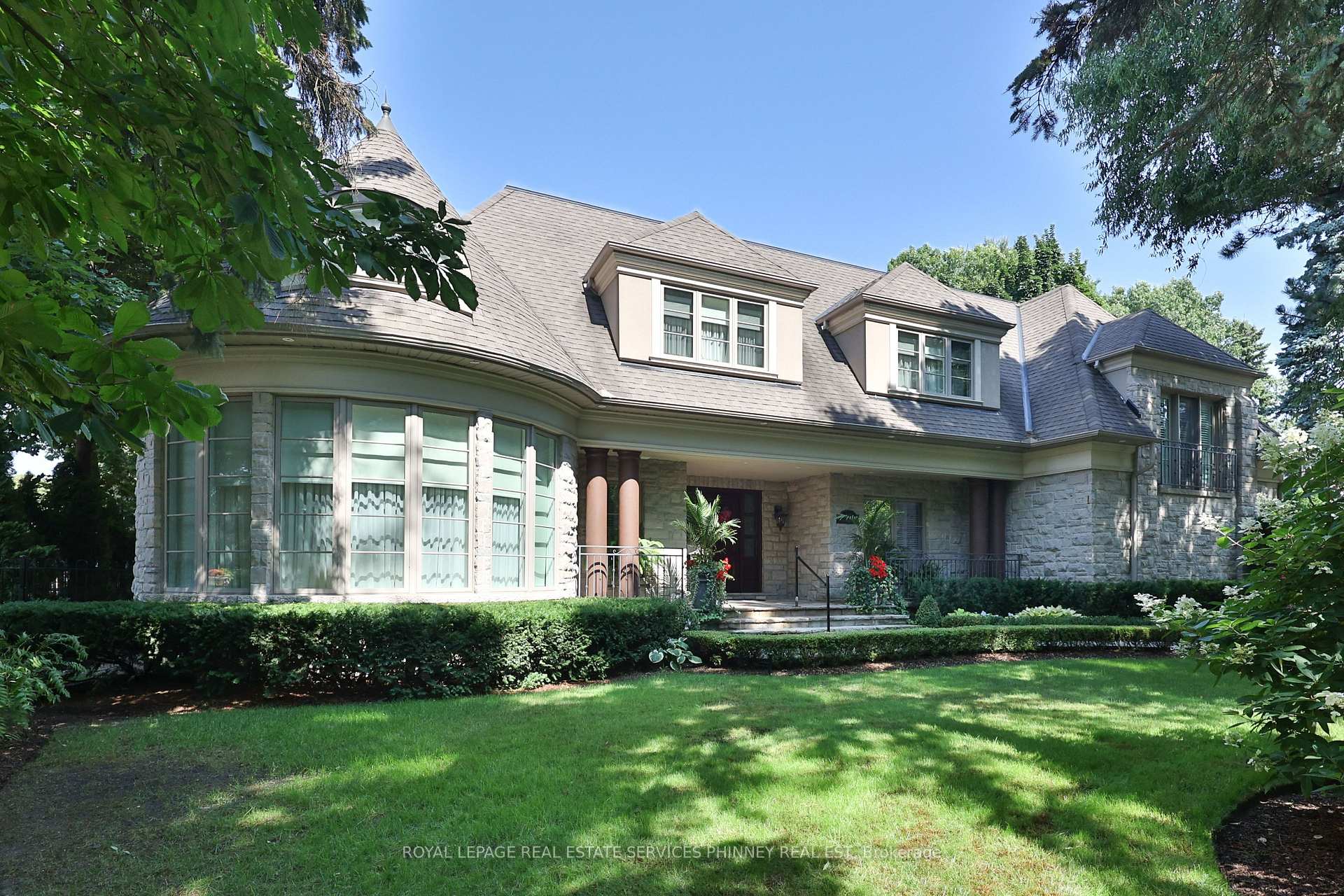 541 Arrowhead Road, Mississauga, ON L5H 1V5