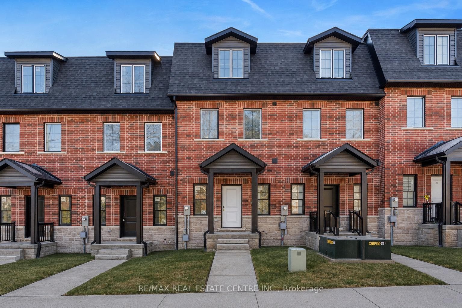 17 James Street, Halton Hills, ON L7G 2H2, Halton Hills — photo 1