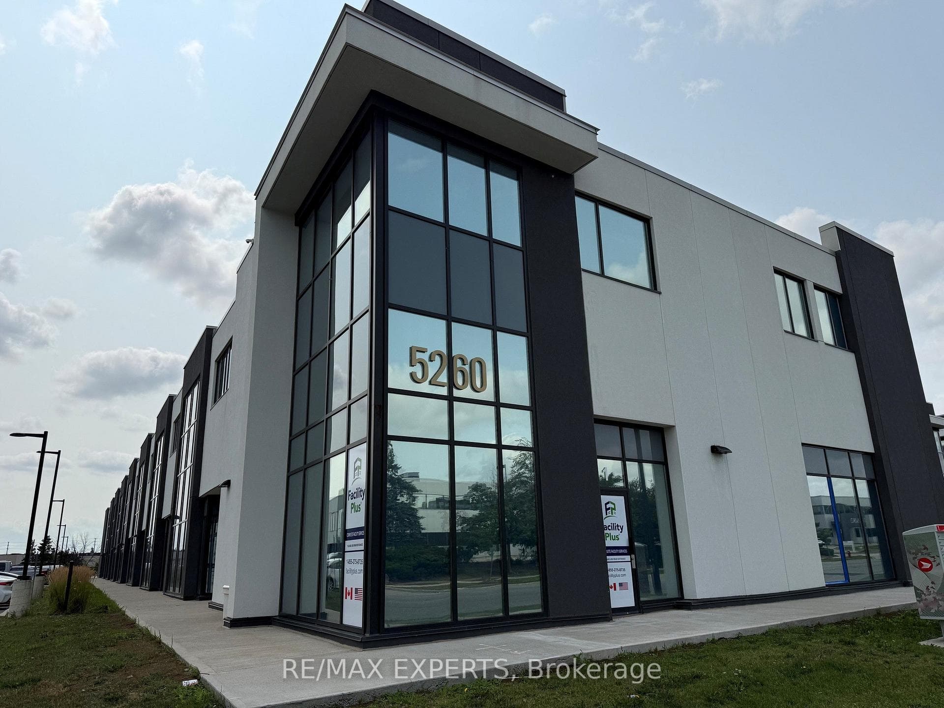 5260 Solar Drive 14, Mississauga, ON L4W 0G7, Mississauga — photo 1