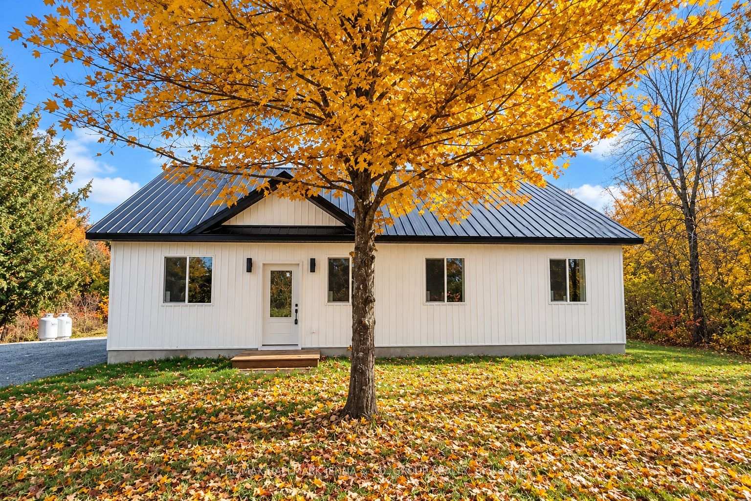 5498 Hinchinbrooke Road, South Frontenac, ON K0H 2W0, South Frontenac — фото 1