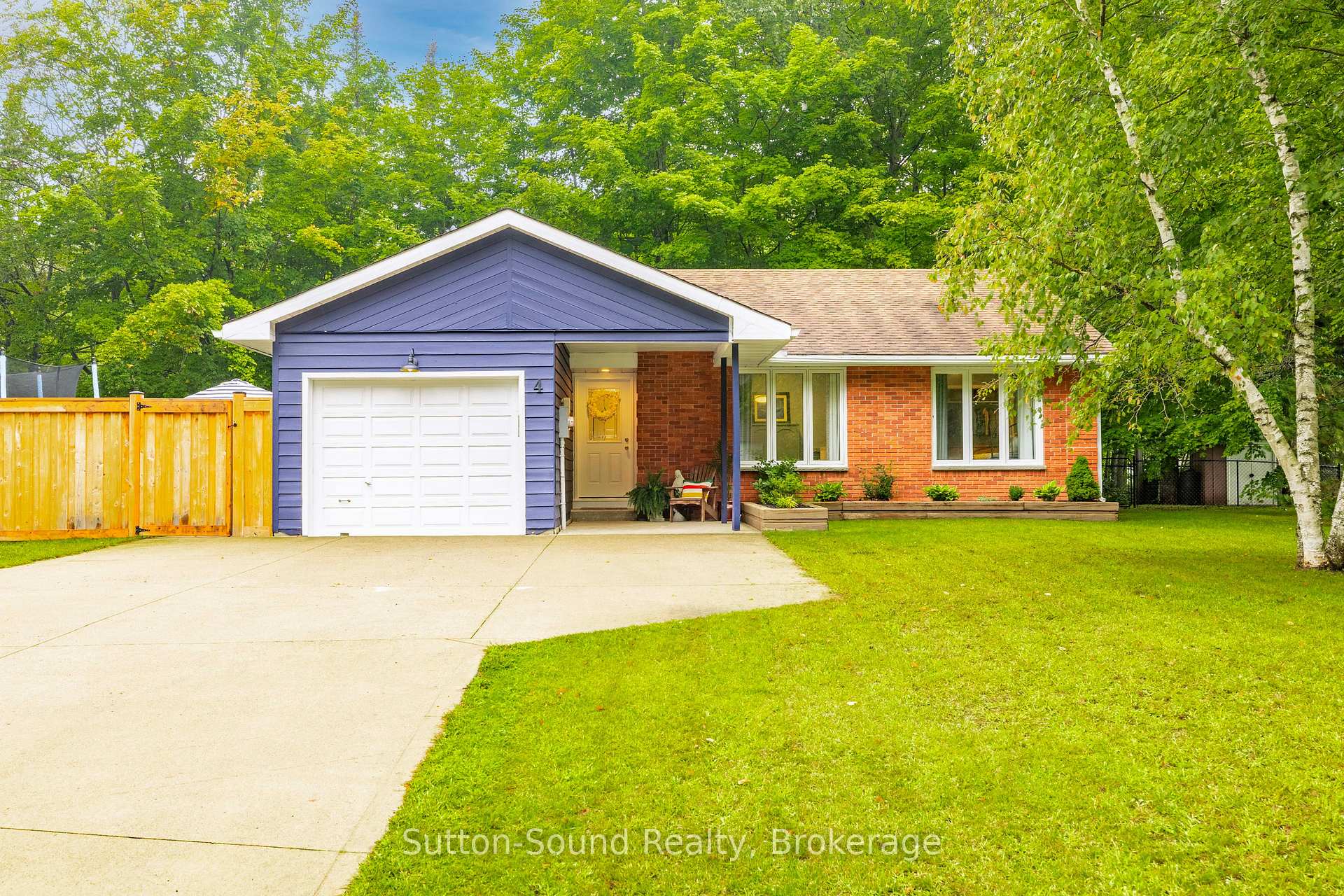 4 Maplewood Drive, South Bruce Peninsula, ON N0H 2G0, South Bruce Peninsula — photo 1