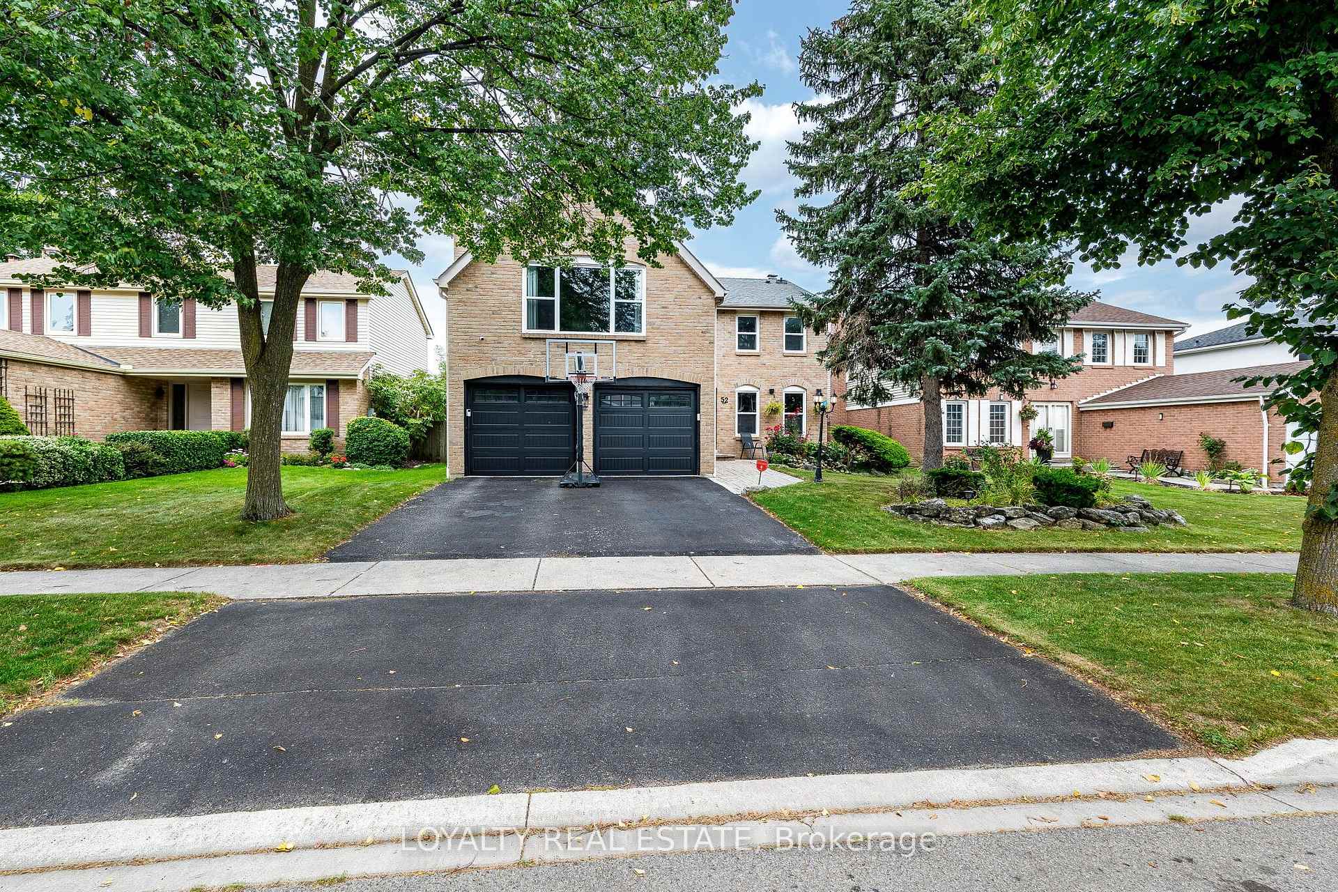 52 Newcastle Crescent, Brampton, ON L6S 3Y8, Brampton — photo 1