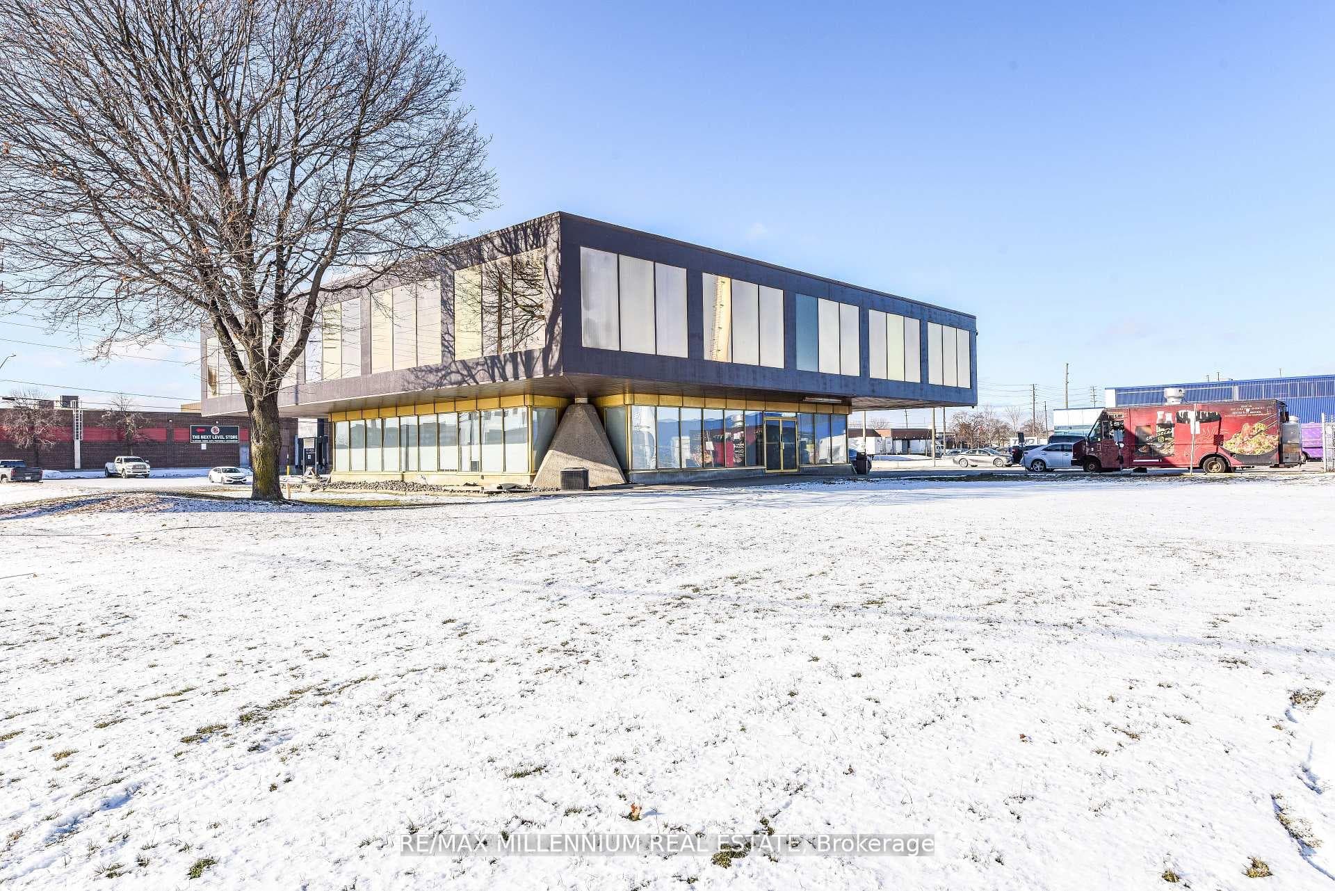 1300 Steeles Avenue 202, Brampton, ON L6T 1A2, Brampton — photo 1
