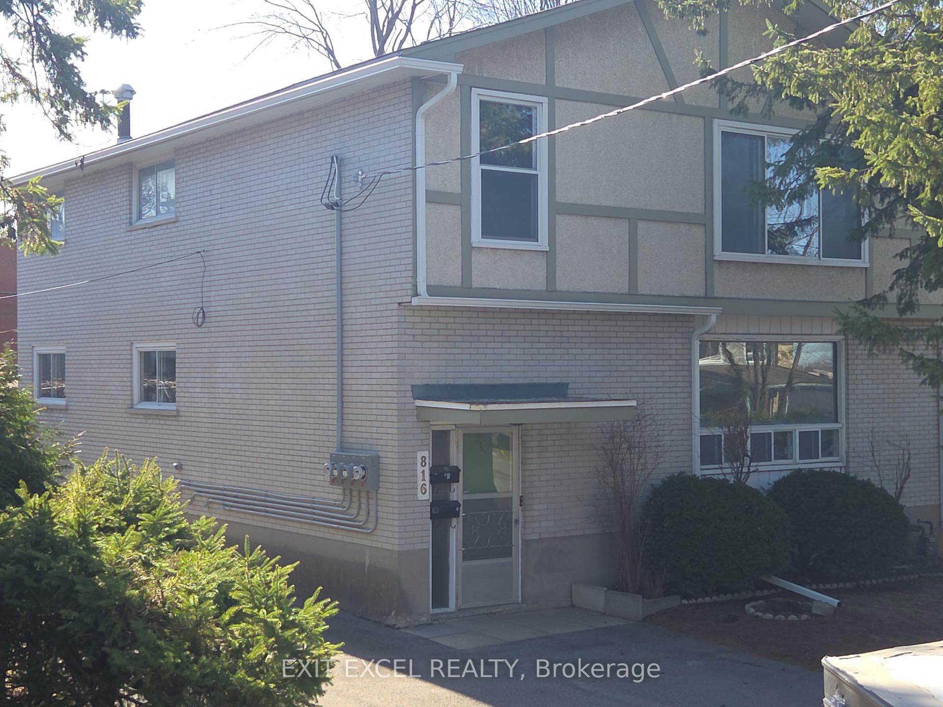 816 Dundee Avenue 1, Britannia Heights - Queensway Terrace N and Area, ON K2B 5S9, Britannia Heights - Queensway Terrace N and Area — photo 1