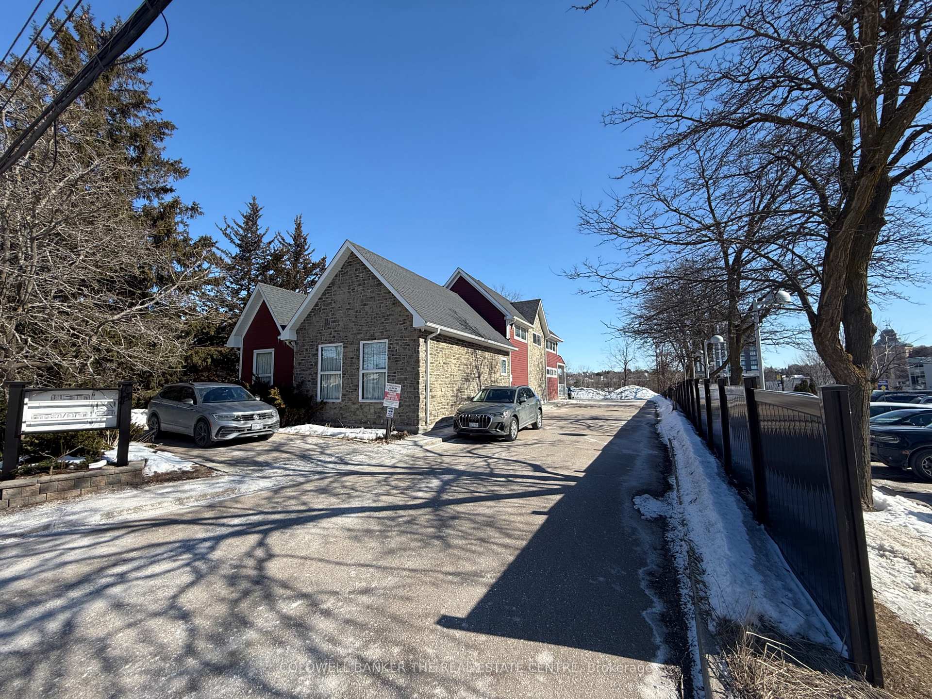 23 Bolton Avenue, Newmarket, ON L3Y 2X3, Newmarket — photo 1