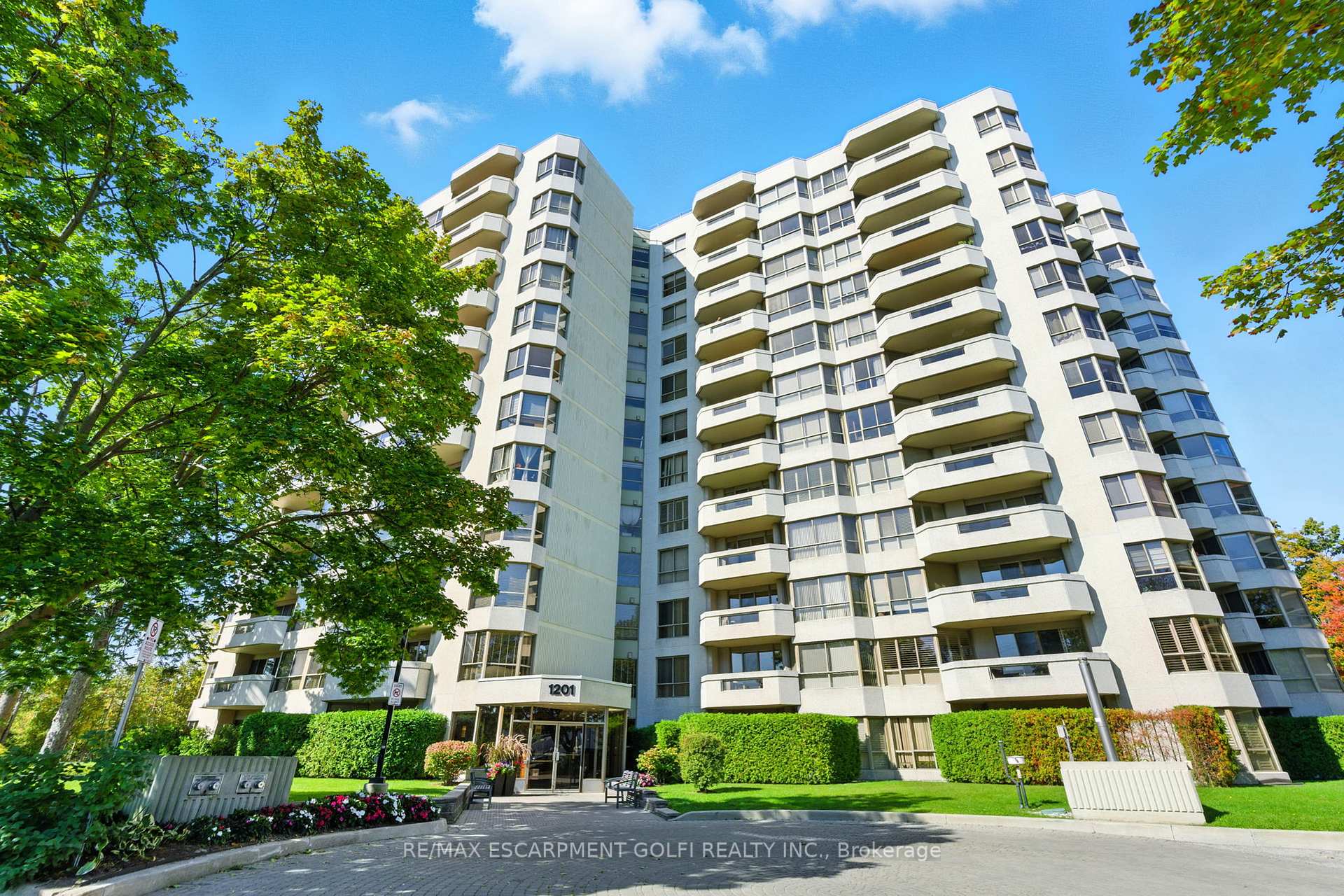 1201 North Shore Boulevard E 208, Burlington, ON L7S 1Z5, Burlington — photo 1