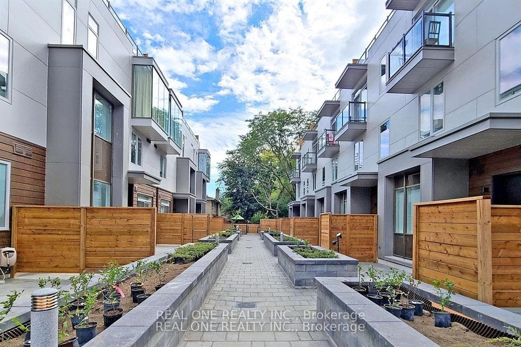 25 Dervock Crescent, Toronto, ON M2K 0G7, Toronto C15 — photo 1