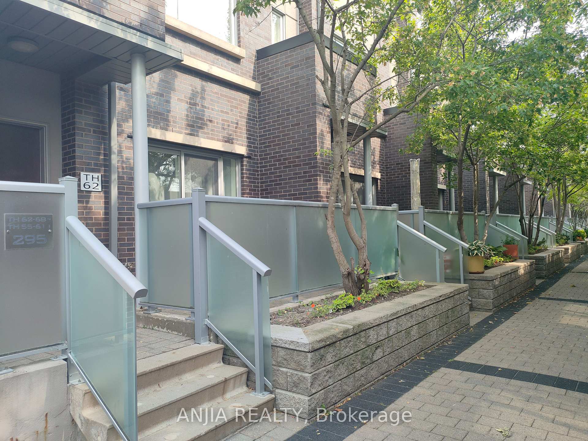 295 Village Green Square 62, Toronto, ON M1S 0L2, Toronto E07 — photo 1