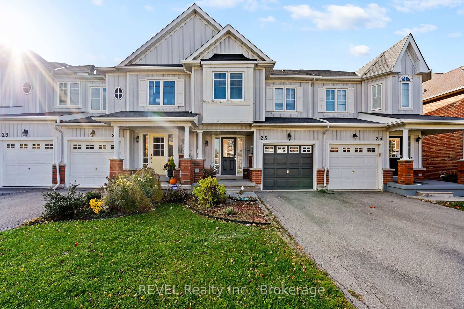 25 Colonel Lyall Street, St. Catharines, ON L2P 0B3, St. Catharines — photo 1