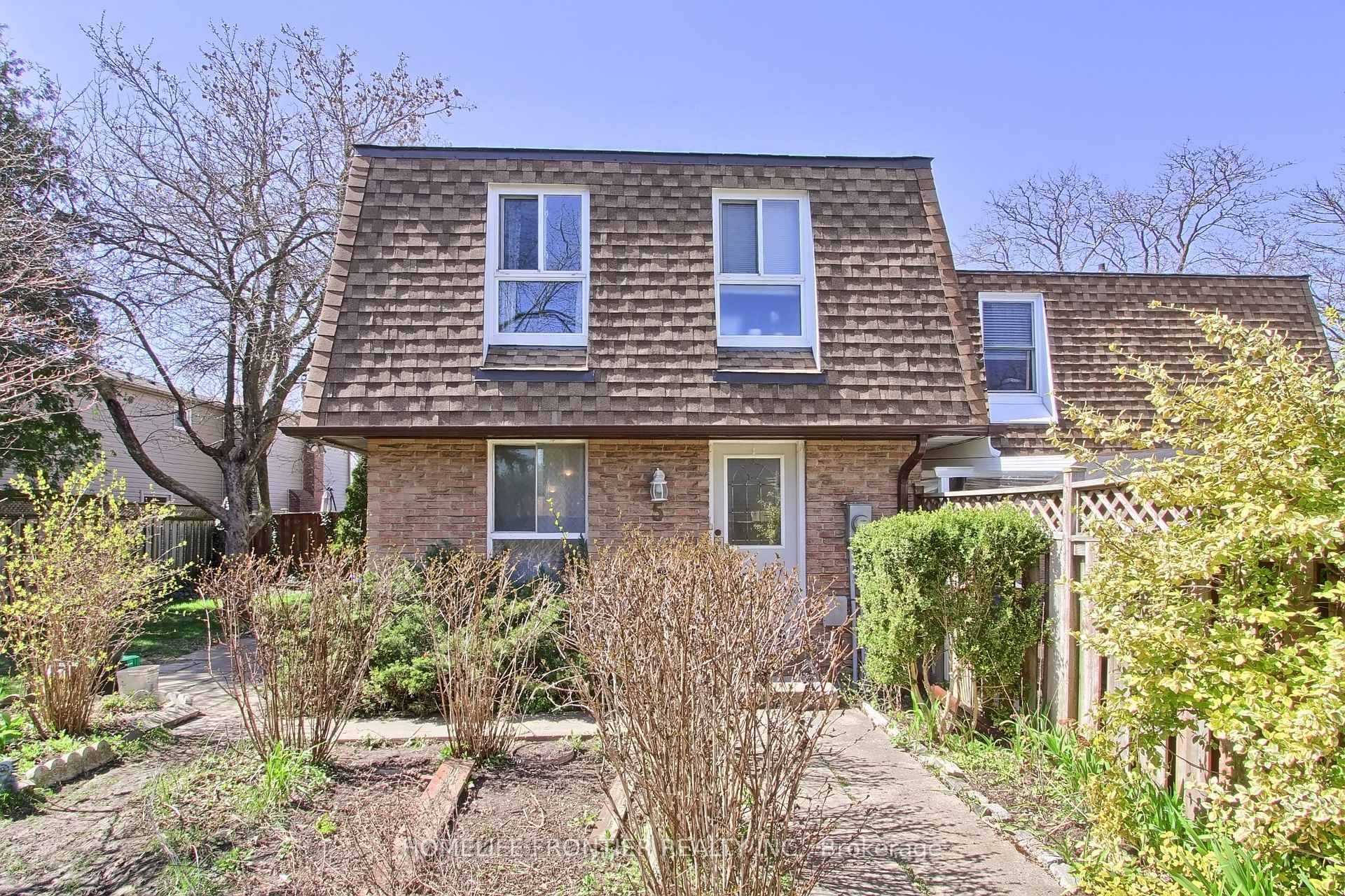 5 Penwick Crescent, Richmond Hill, ON L4C 5B3, Richmond Hill — photo 1